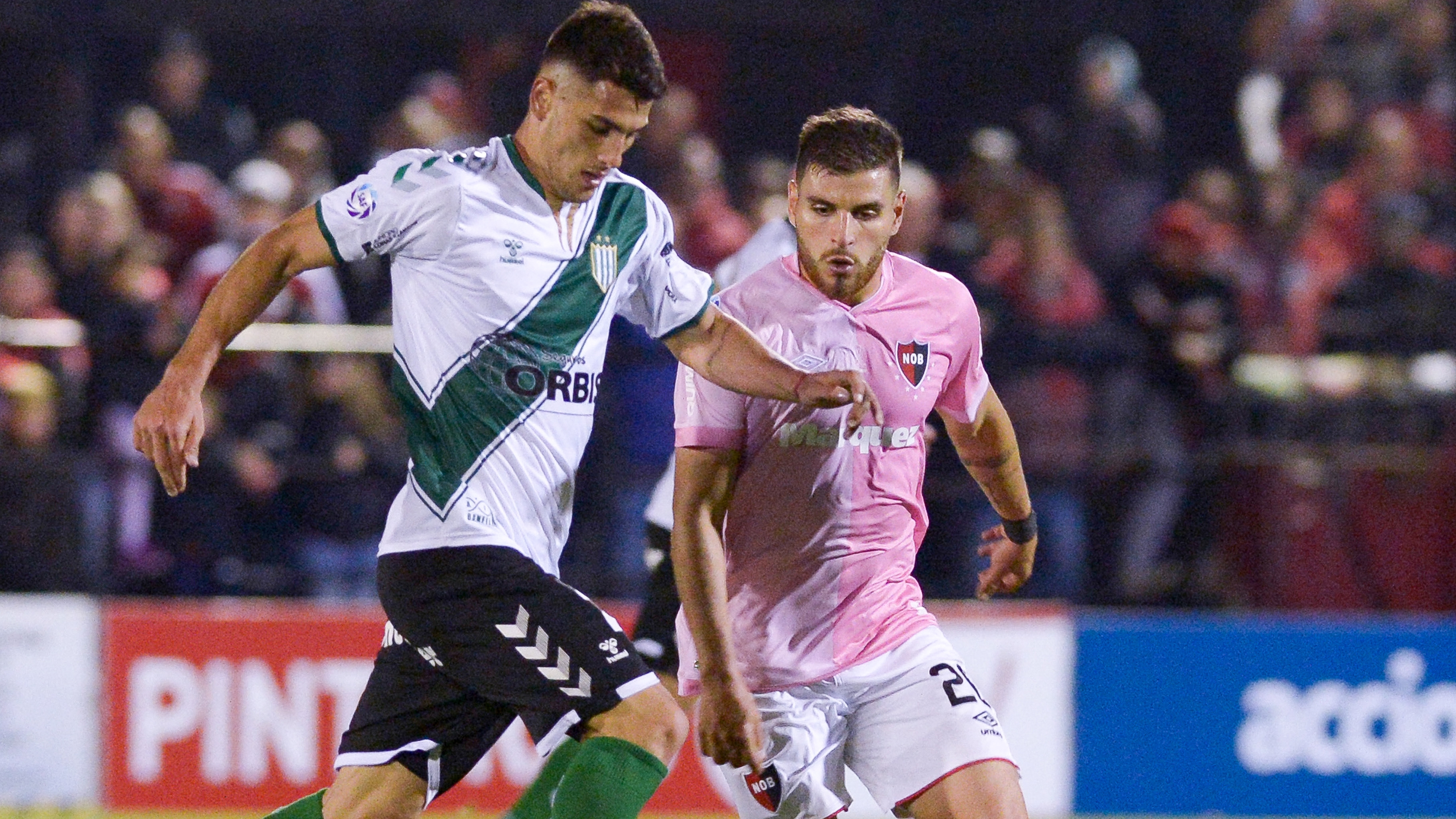 Newell's y Banfield se enfrentaron en Rosario (Telam)