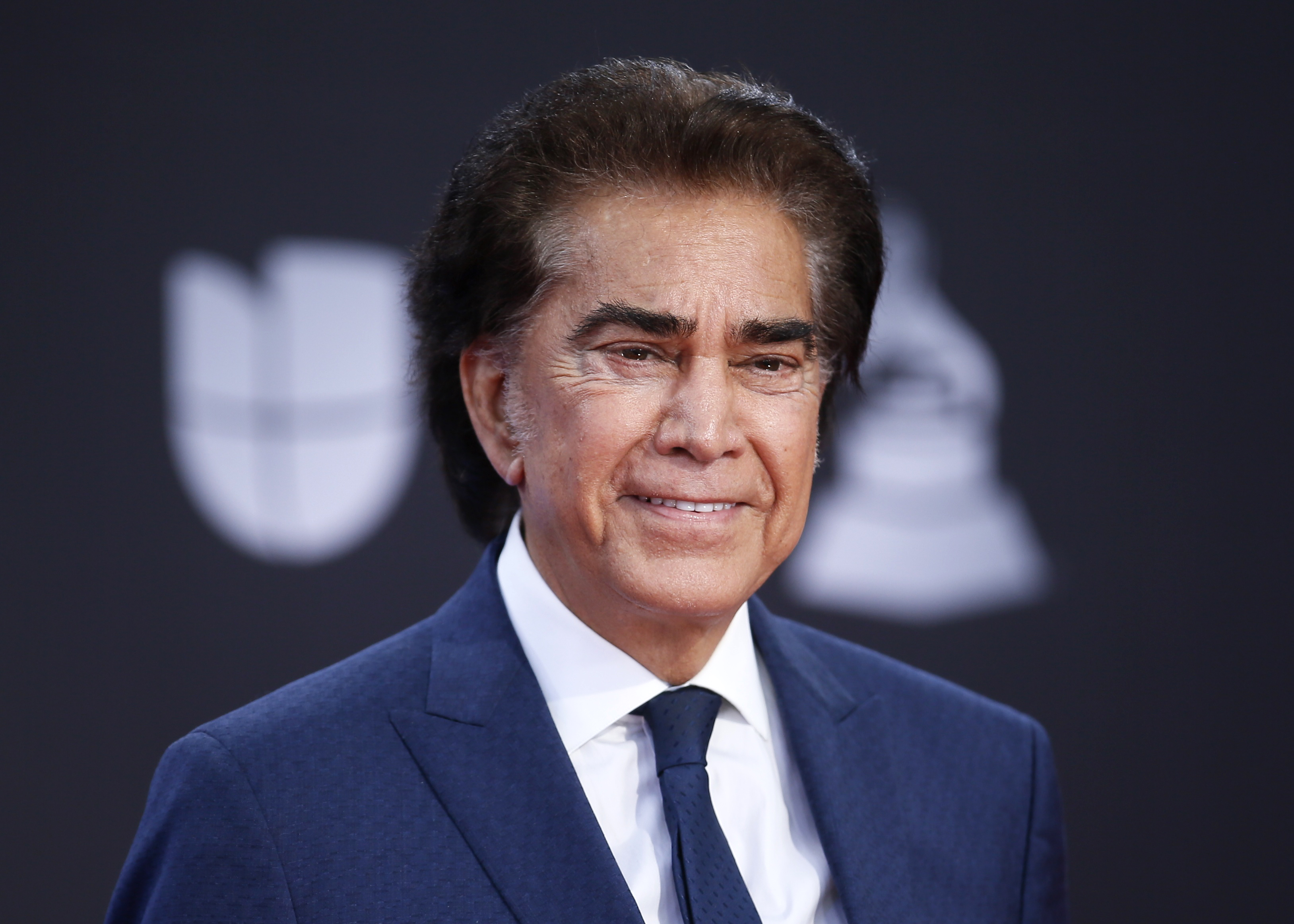 Jose Luis Rodriíguez, el intérprete venezolano fue reconocido con el galardón a la Excelencia Musical