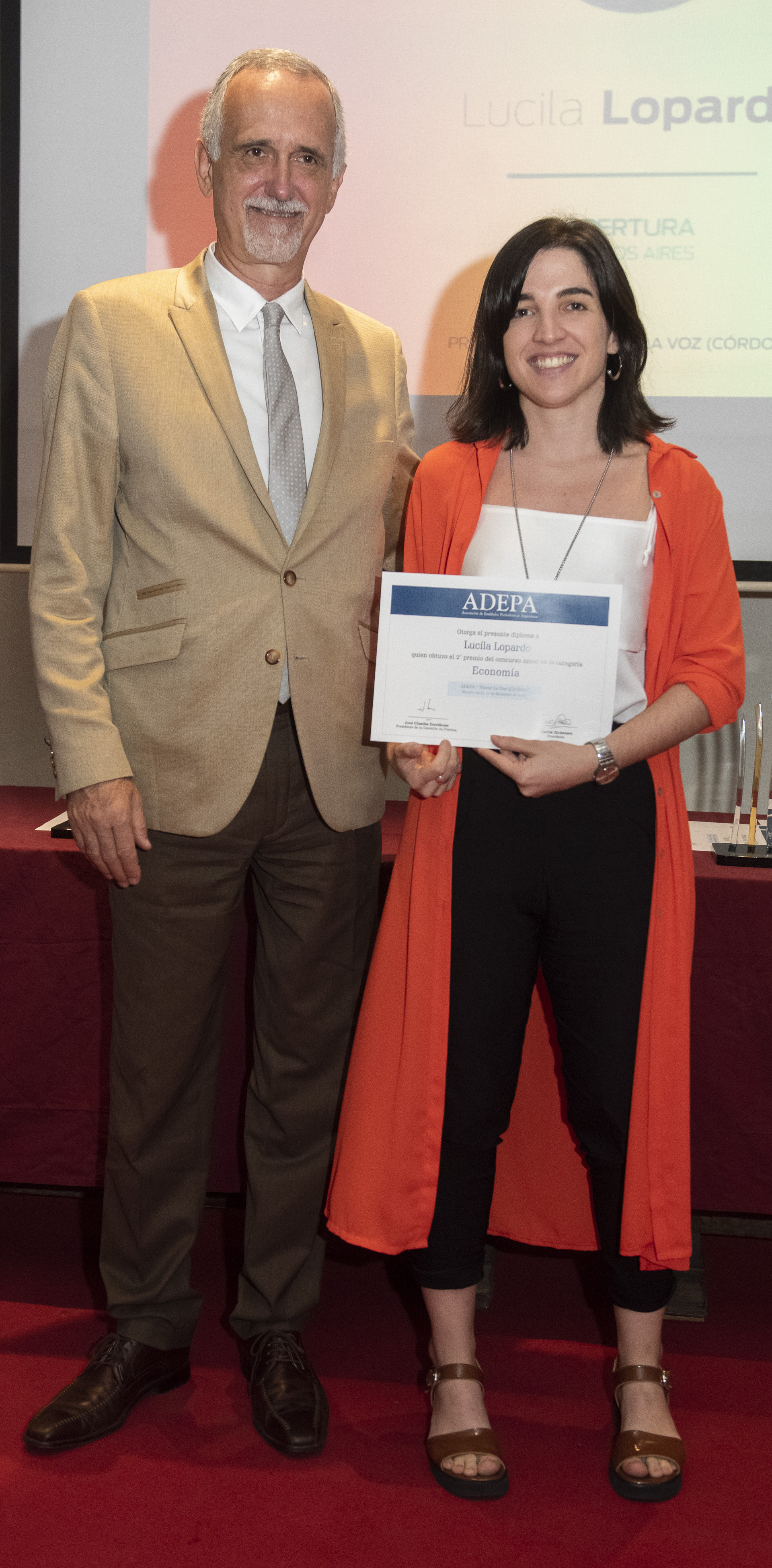 El 2° Premio en la Categoría Economía fue para Lucía Lopardo (Apertura, Buenos Aires) . Y la Mención Especial la recibió Ezequiel Burgo (Clarín, Buenos Aires). Entregó el director de La Voz del Interior, Carlos Jornet