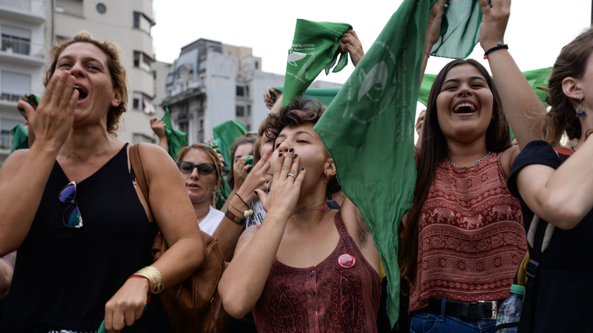 Hoy habrá marchas, campaña en redes y un "pañuelazo" para pedir por el aborto legal (Julieta Ferrario)