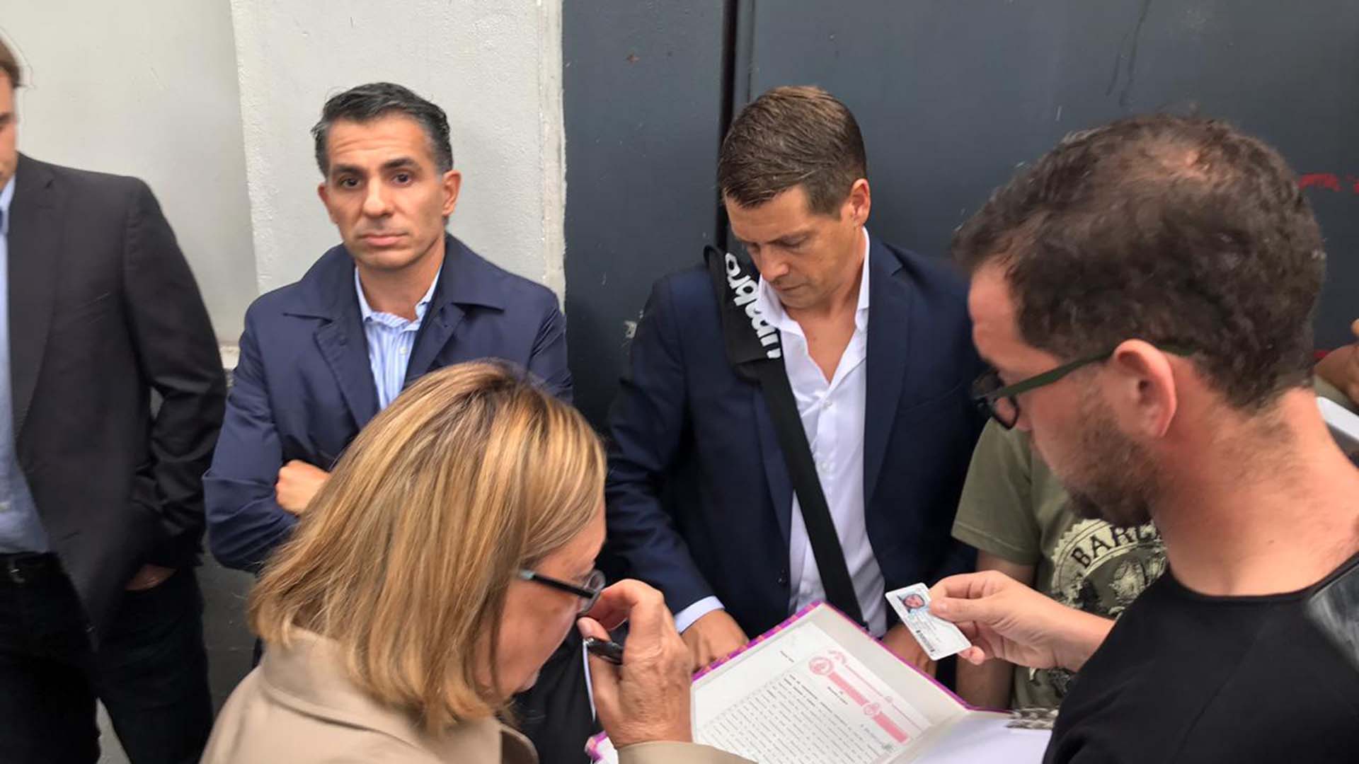 Germán Delfino en la puerta del Monumental