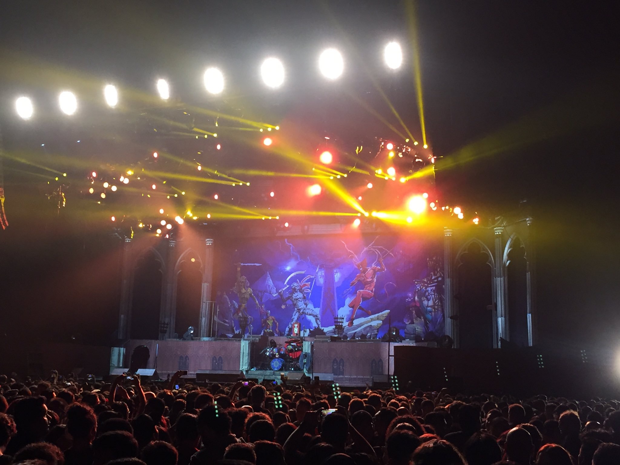 Una historia que se suscitó en uno de los conciertos de Iron Maiden en la Ciudad de México conmovió a las redes sociales (Foto: Twitter @Chmedina)
