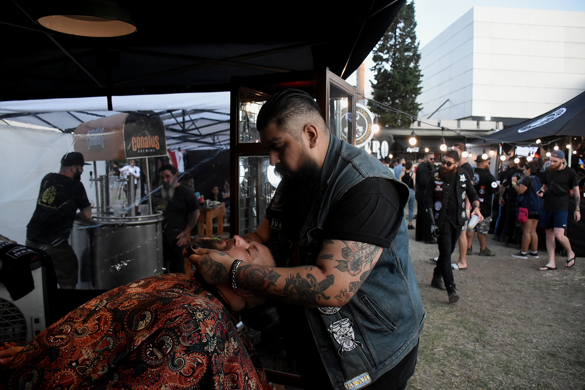 Los barberos copan la expo. Habrá batallas y concursos que se definirán el domingo 8 a las 15:00