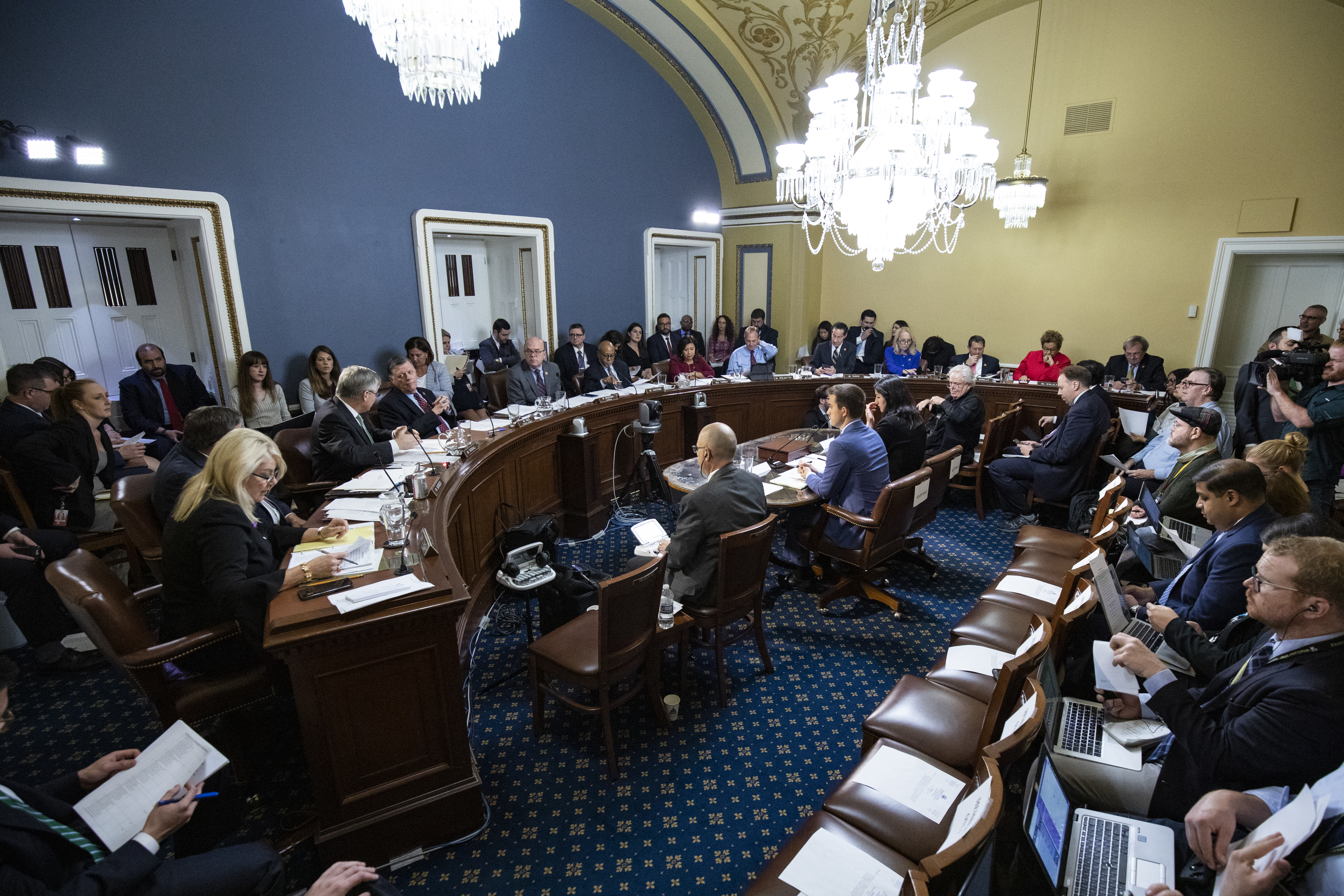 Debate en el Comité de Reglas de la cámara baja (AFP)