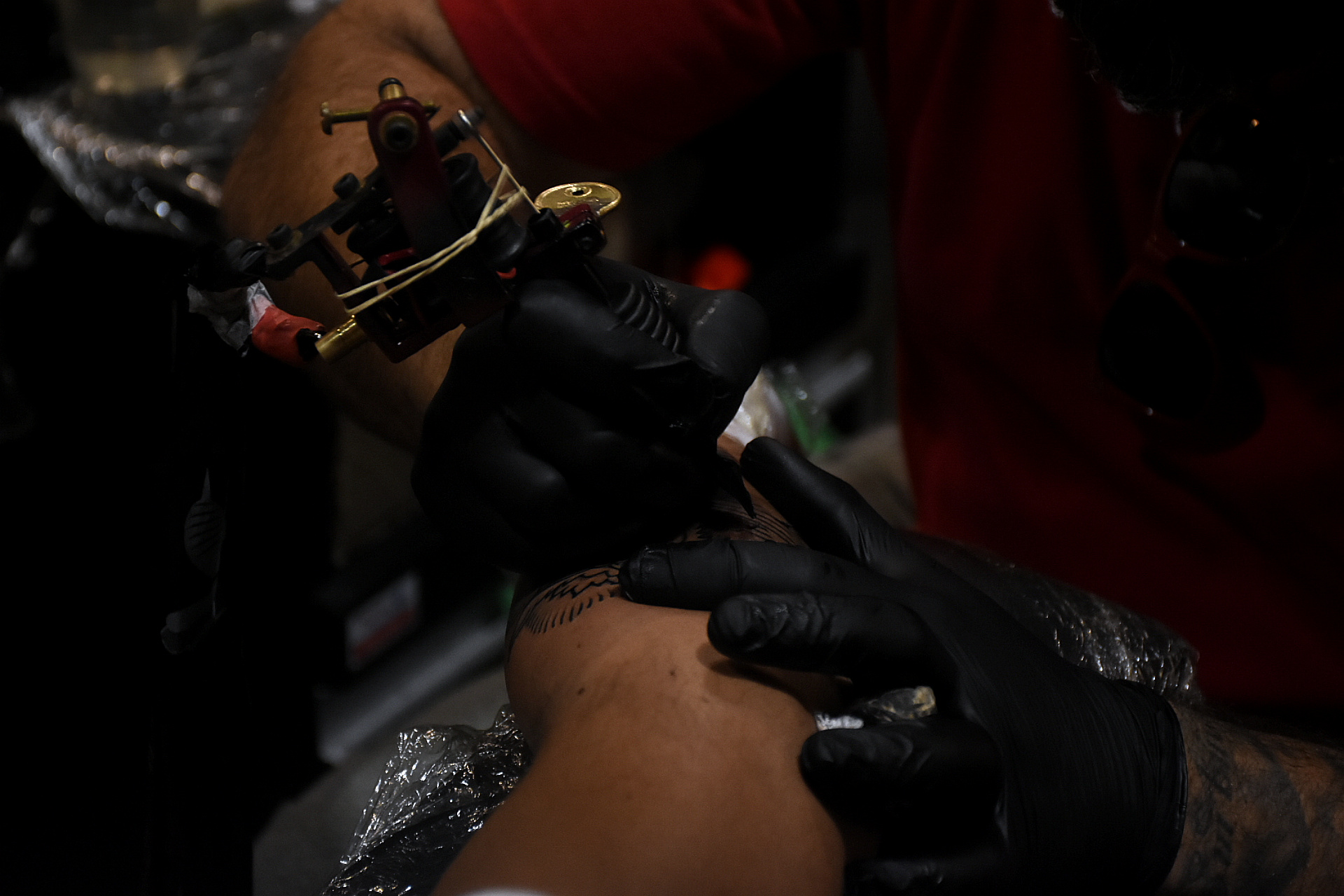 Entre los stands había algunos en los que vendían las máquinas de entre 9 y 18 agujas para tatuar