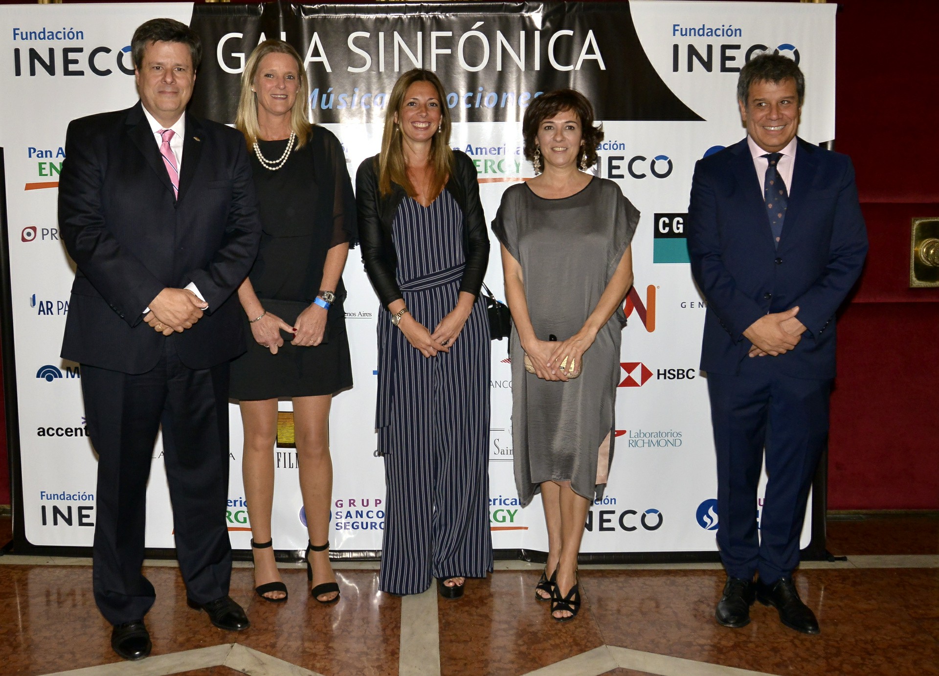 Federico Ovejero, vicepresidente de General Motors; Soledad Pannunzio, líder de relaciones institucionales de General Motors; Josefina y Facundo Manes