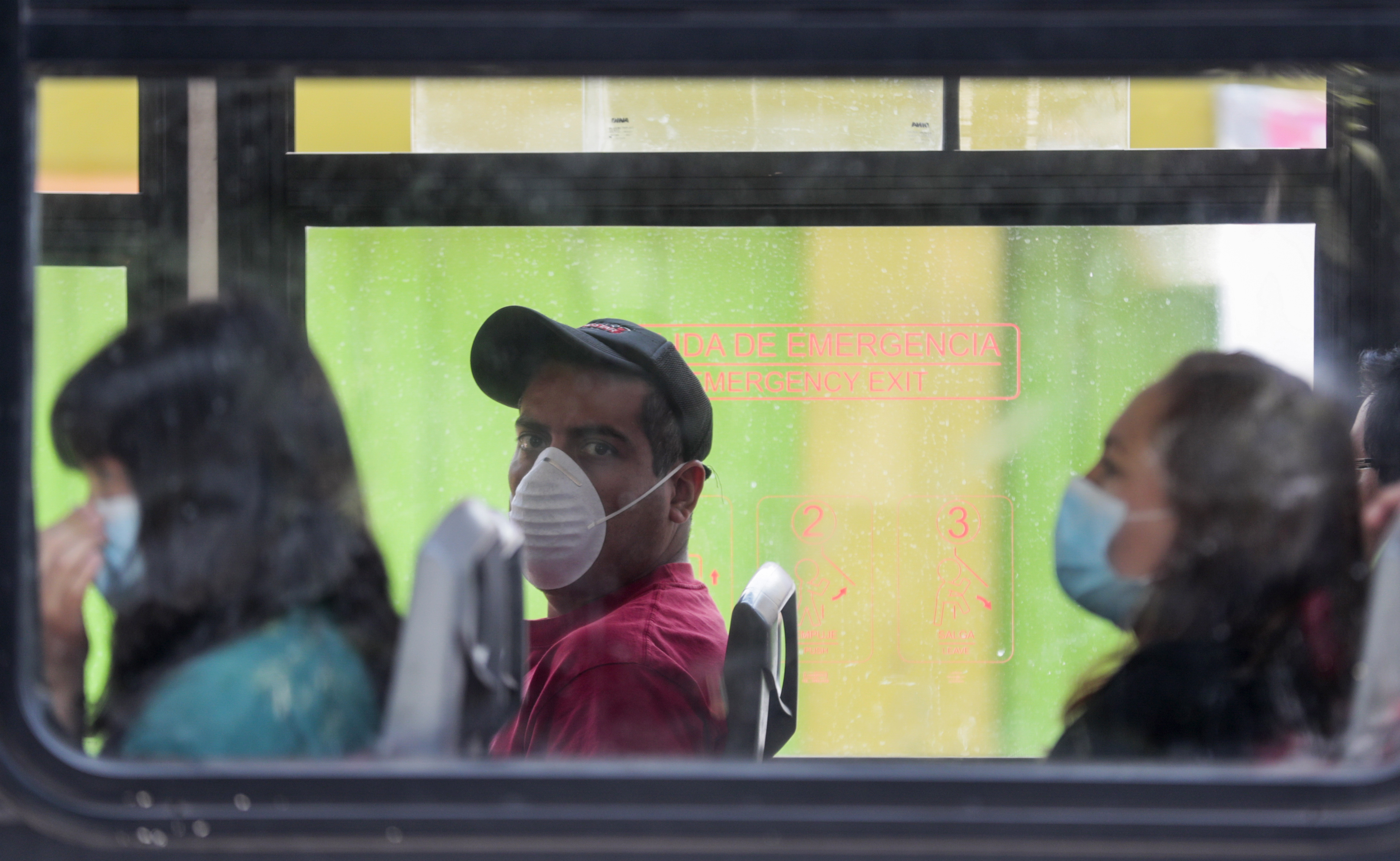 Las autoridades han extendido la Jornada Nacional de Sana Distancia hasta el 30 de abril (Foto: AP Photo / Eduardo Verdugo)