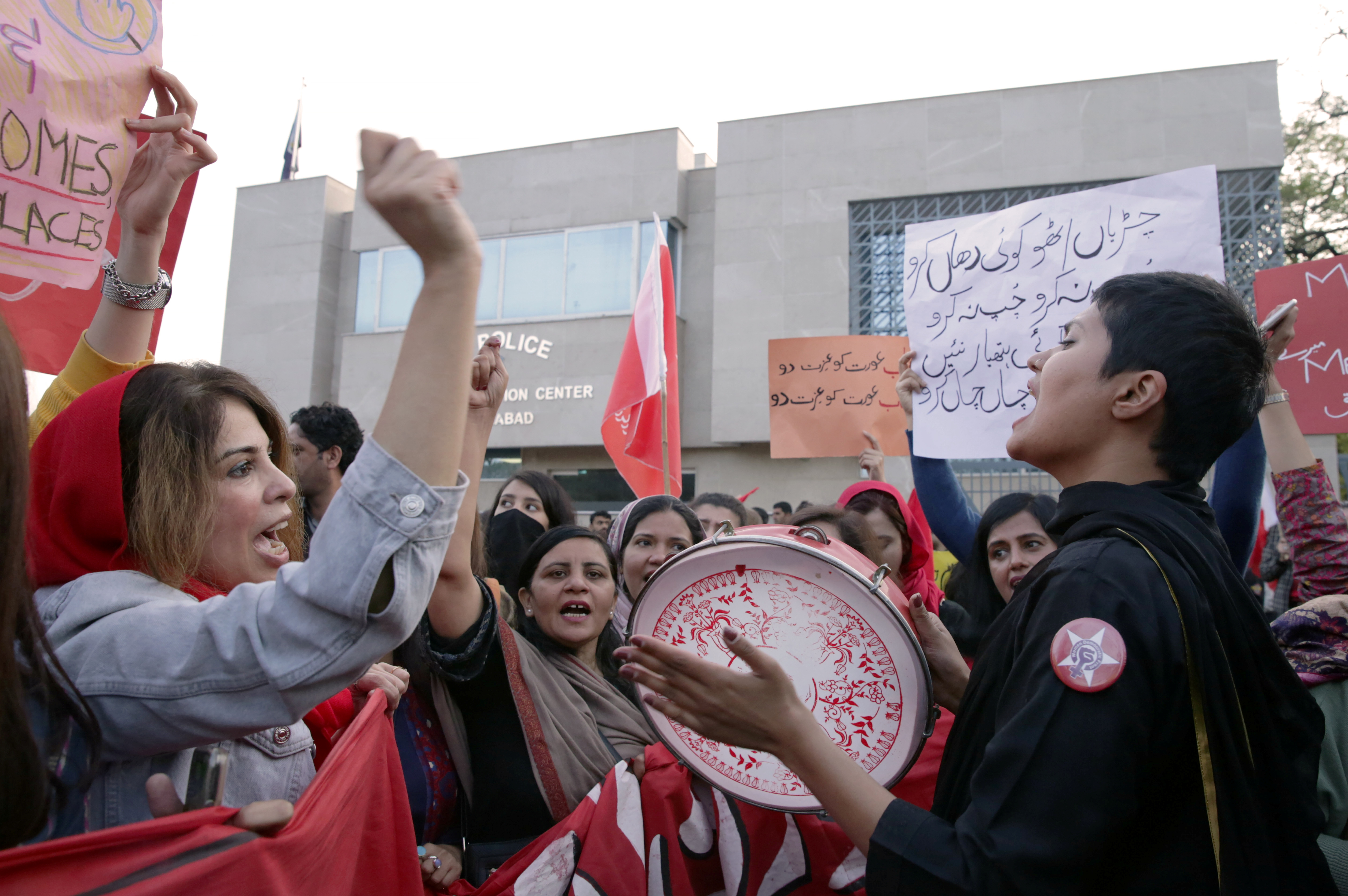 Mujeres bailan en Islamabad, Pakistan (REUTERS/Saiyna Bashir)