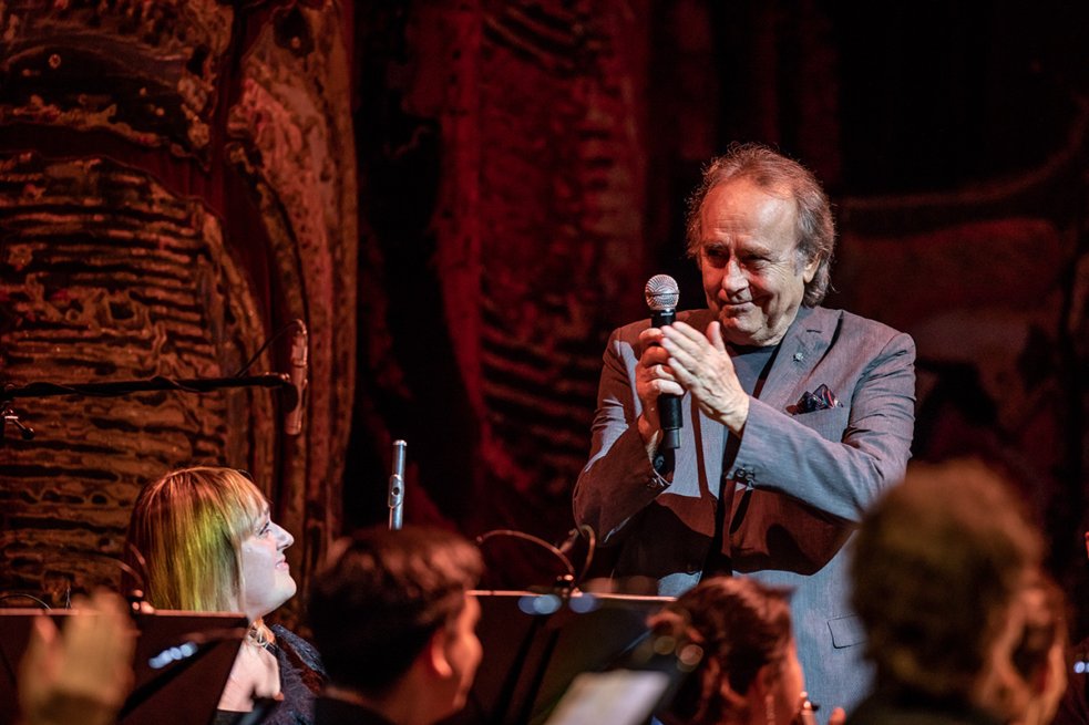 Joan Manuel Serrat, el gran cantautor español, fue el broche de oro de una fantástica velada musical