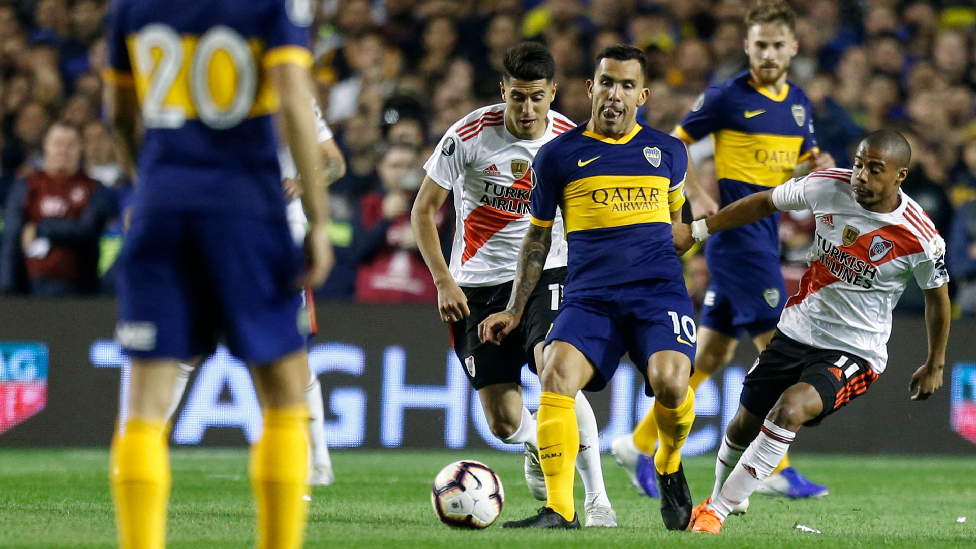 Tevez tuvo un desempeño satisfactorio pero le faltó aparecer en los metros finales de la cancha