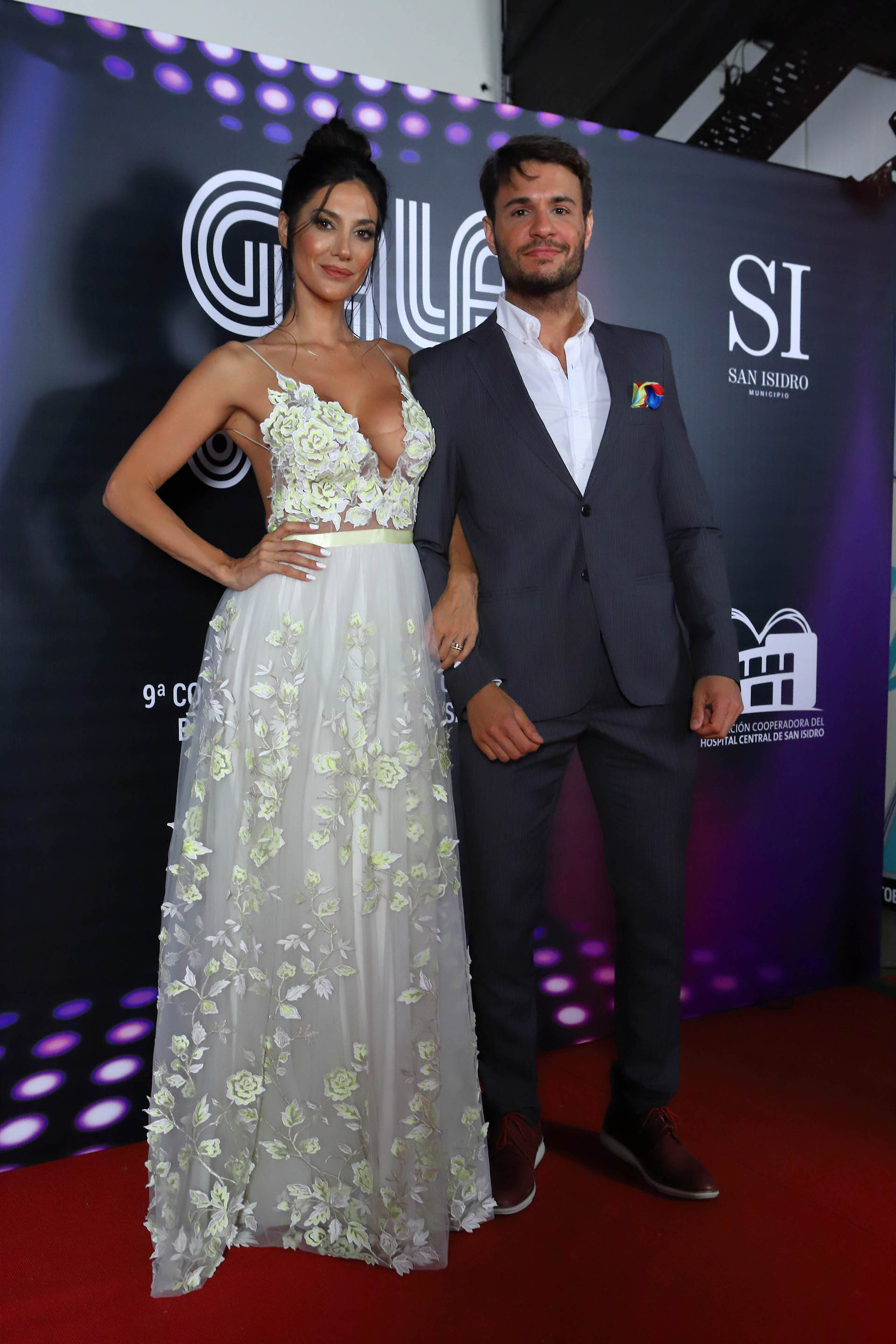 Silvina Escudero y Tomás Dente, los conductores de la gala