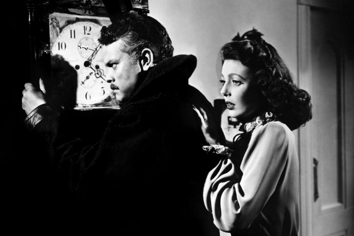 Orson Welles y Loretta Young en "El extranjero"
