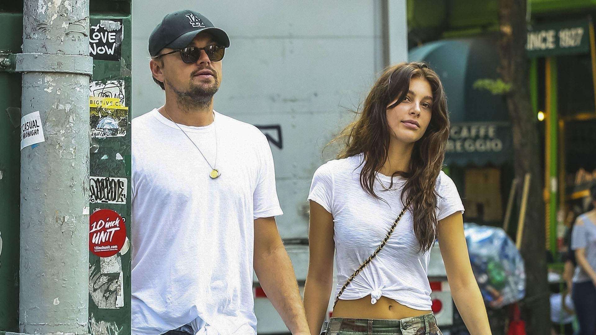 Leonardo DiCaprio es 23 años mayor que su novia Camila Morrone. Se conocieron por medio de Al Pacino, quien fue pareja de la madre de la actriz y modelo argentina (The Grosby Group)