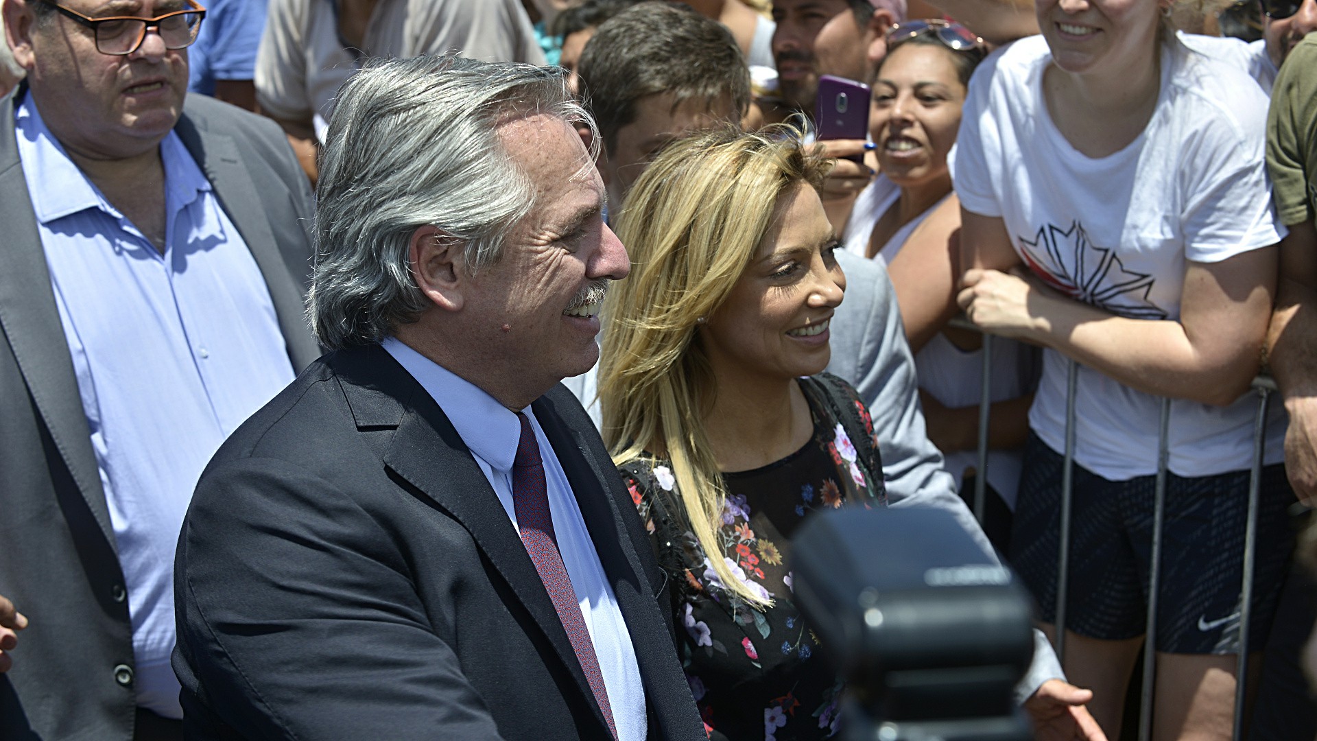 Antes de la asunción presidencial, la Conferencia Episcopal organizó una misa en la Basílica de Luján, a donde Alberto Fernández fue acompañado por su pareja, la periodista Fabiola Yañez.