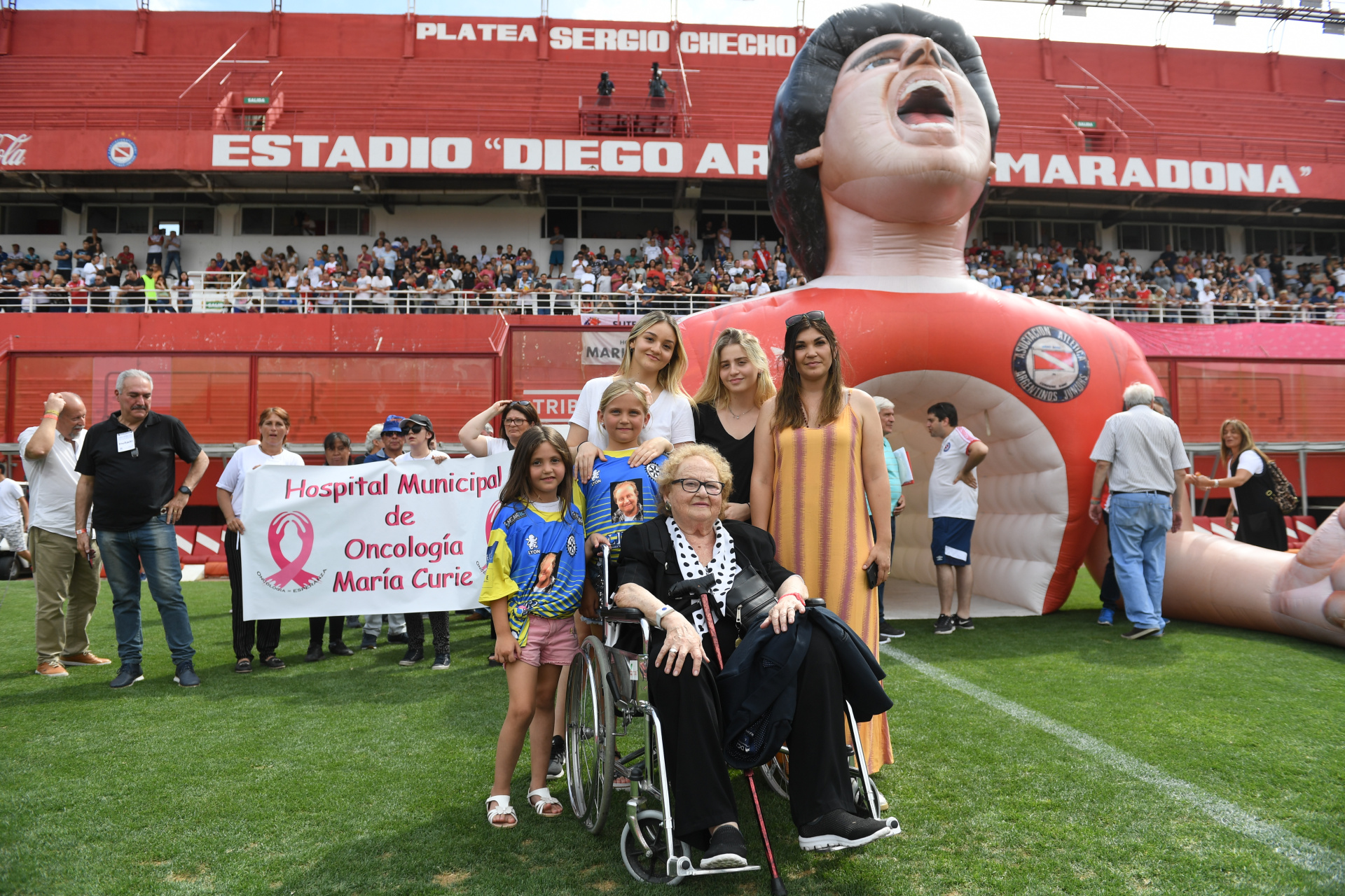 Las cuatro hijas, la esposa y la madre de Gendler estuvieron presentes en el homenaje (Maximiliano Luna)