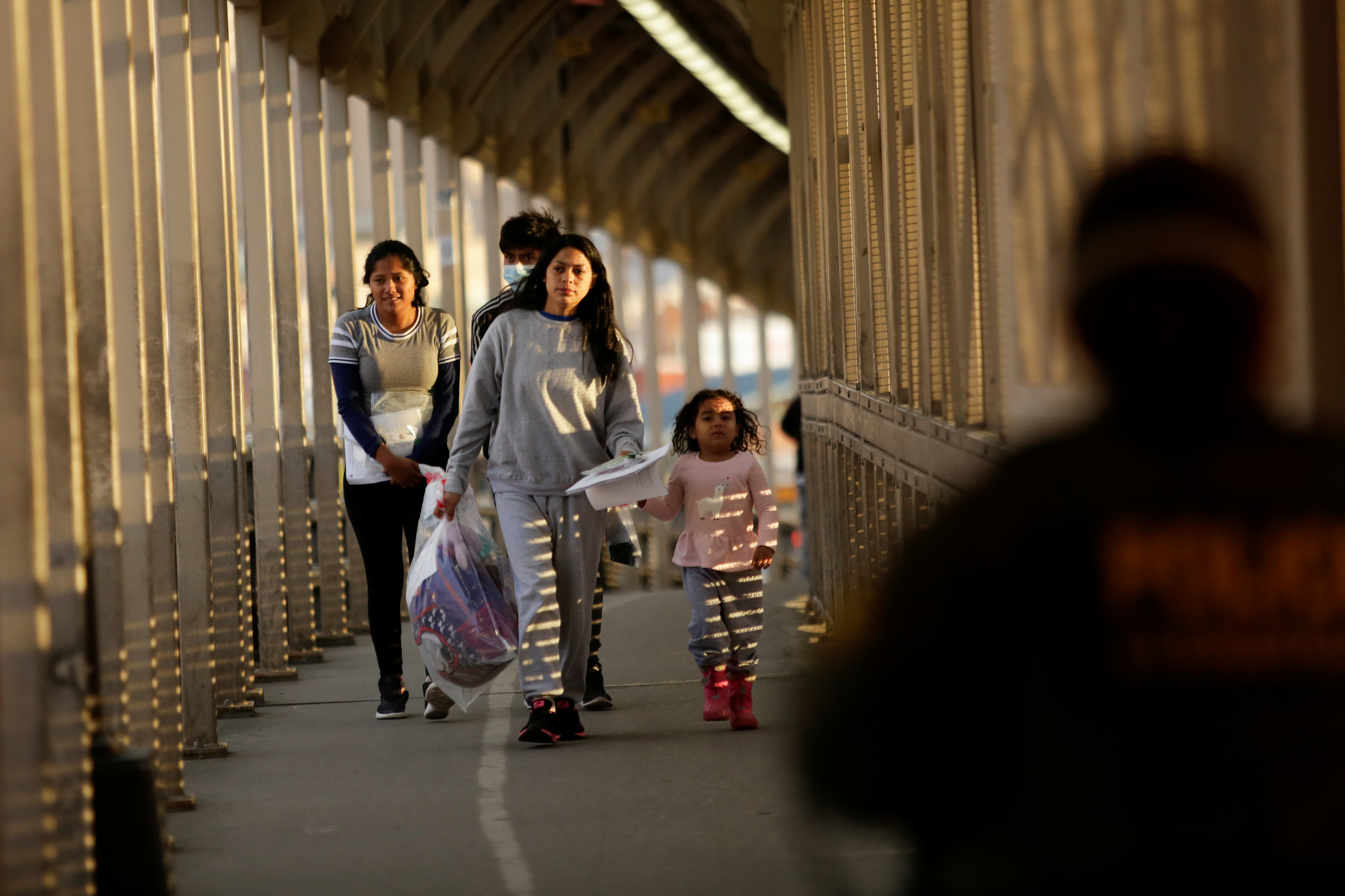 De un 20 al 30% de mexicanos residentes en Estados Unidos podrían cruzar la frontera por creer que estarán más seguros del lado mexicano junto a sus familiares. (Foto: REUTERS/Jose Luis Gonzalez)