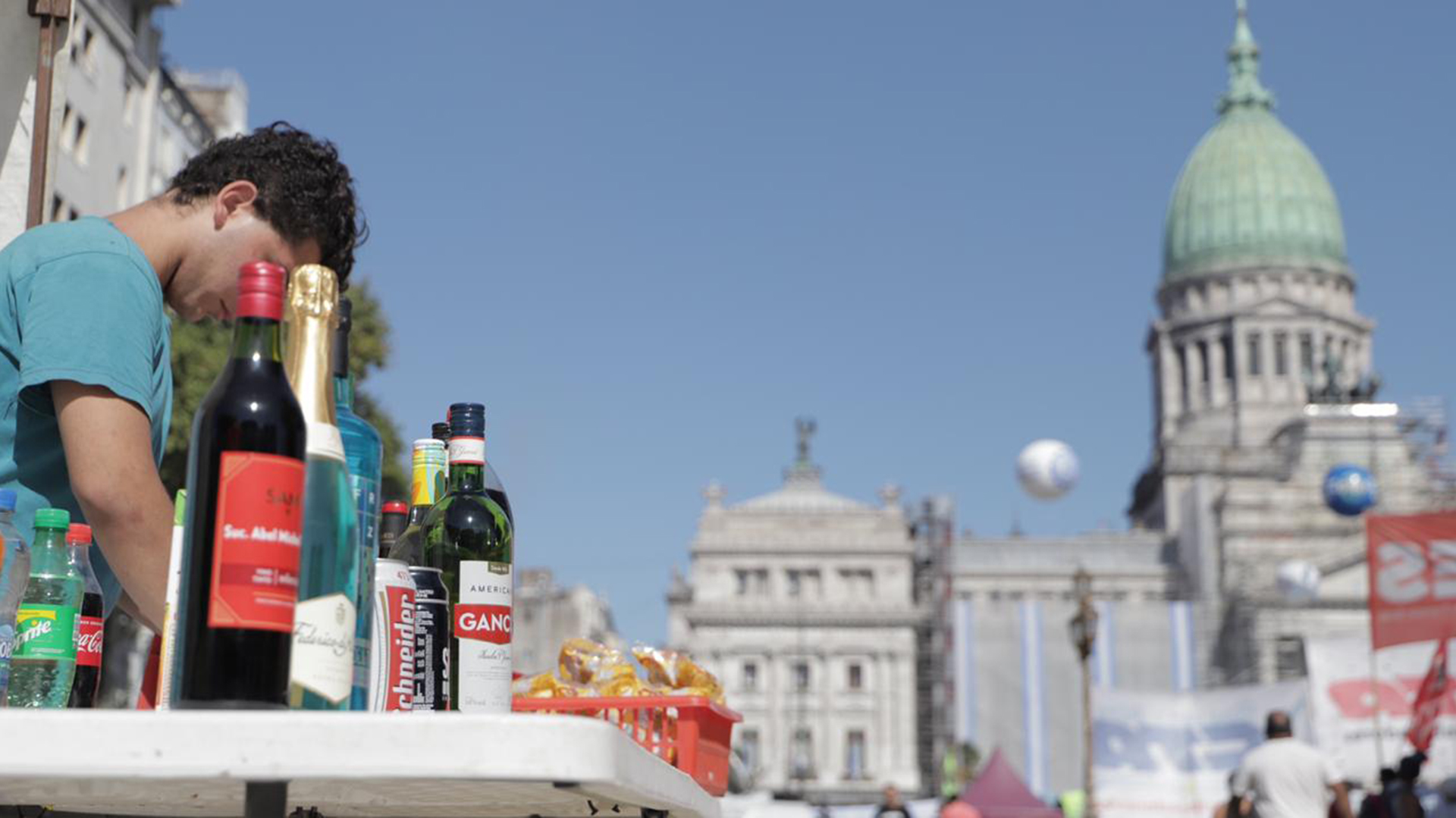 El PJ, distintas agrupaciones, y los partidos que integran el Frente de Todos convocaron a una enorme movilización bajo el lema “Todos con Alberto”, otra demostración de la recuperación de la calle del peronismo. También se movilizaron las centrales obreras, la CGT, la CTA Autónoma y la CTA de los Trabajadores