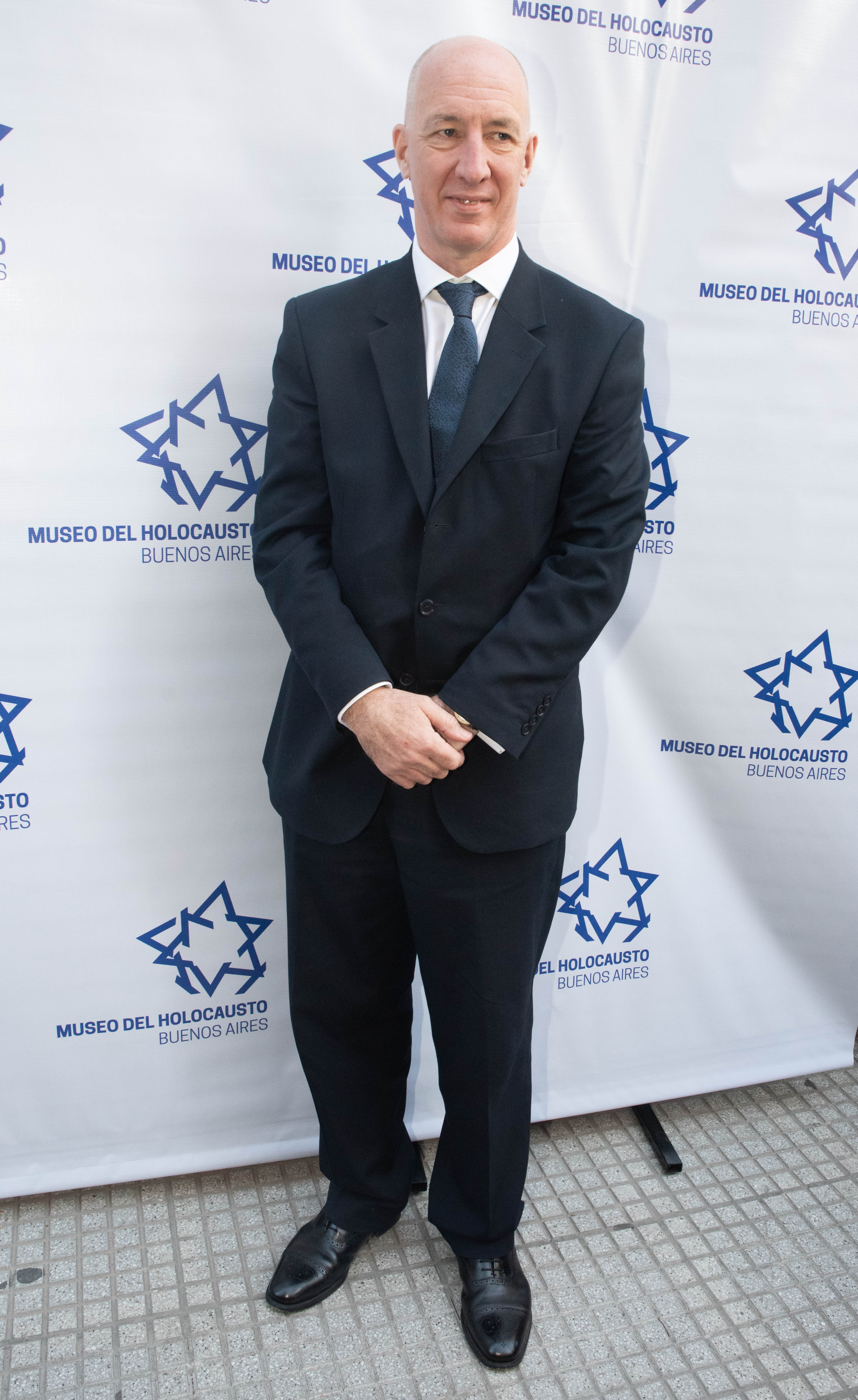 El embajador británico Mark Kent