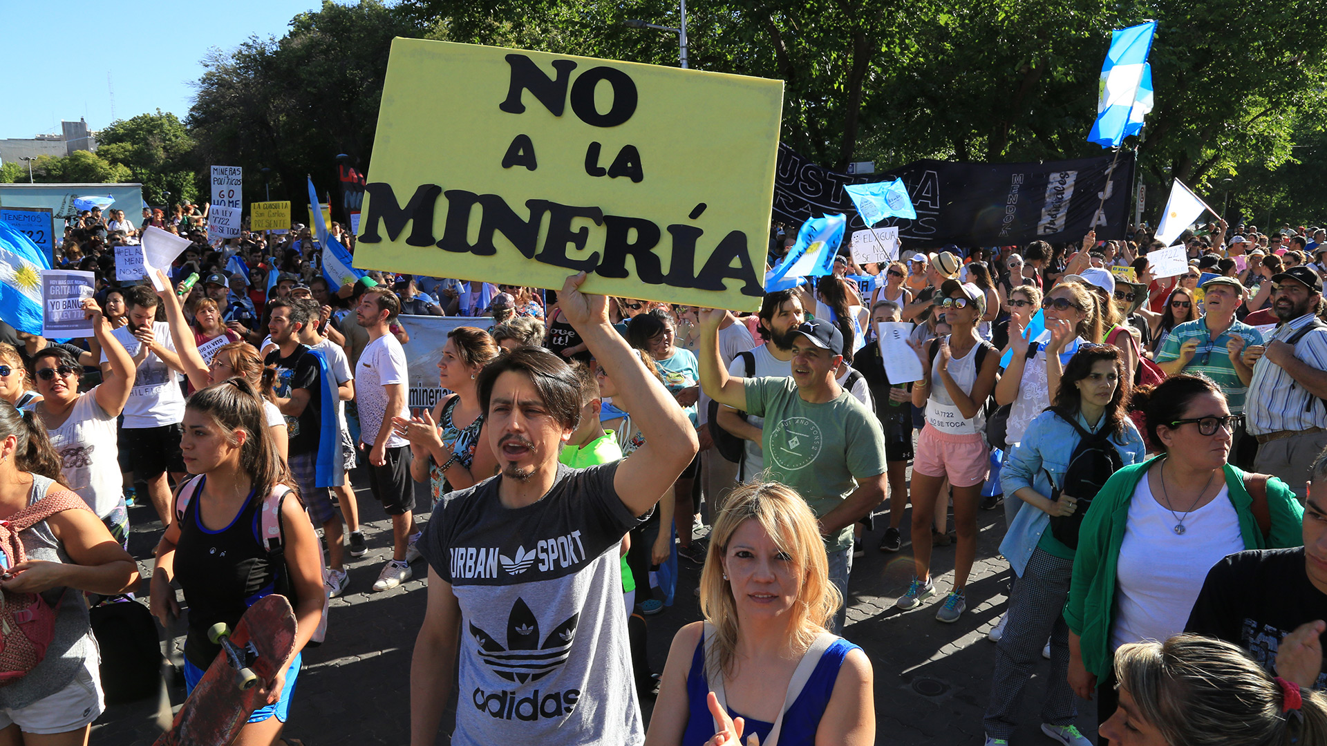 La ley aprobada por la legislatura el pasado viernes, habilitó la actividad minera con el uso de sustancias químicas