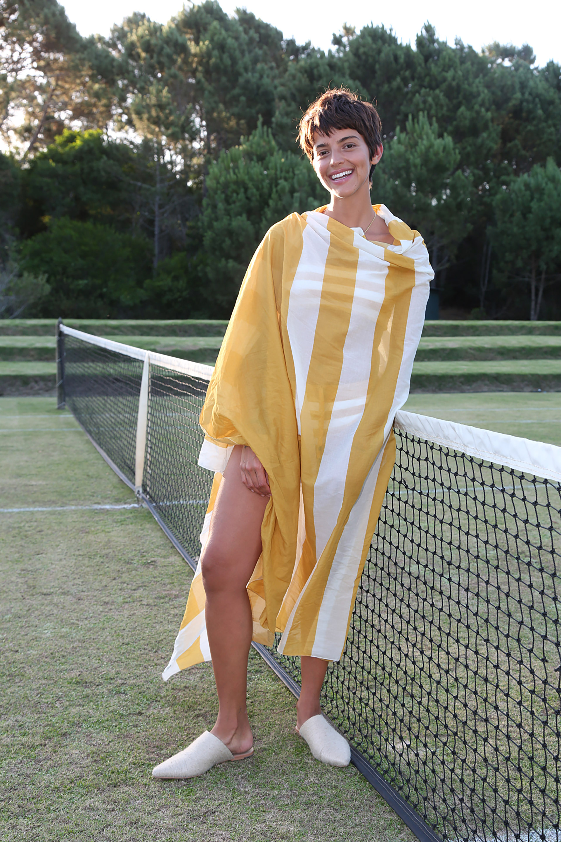 Calu Rivero y una túnica playera