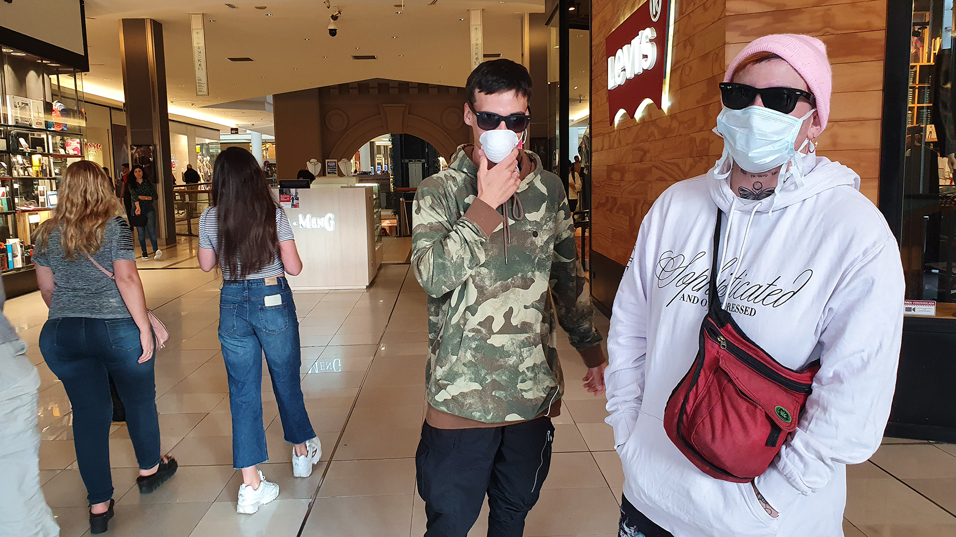 Los barbijos comenzaron a aparecer en Montevideo, capital de Uruguay