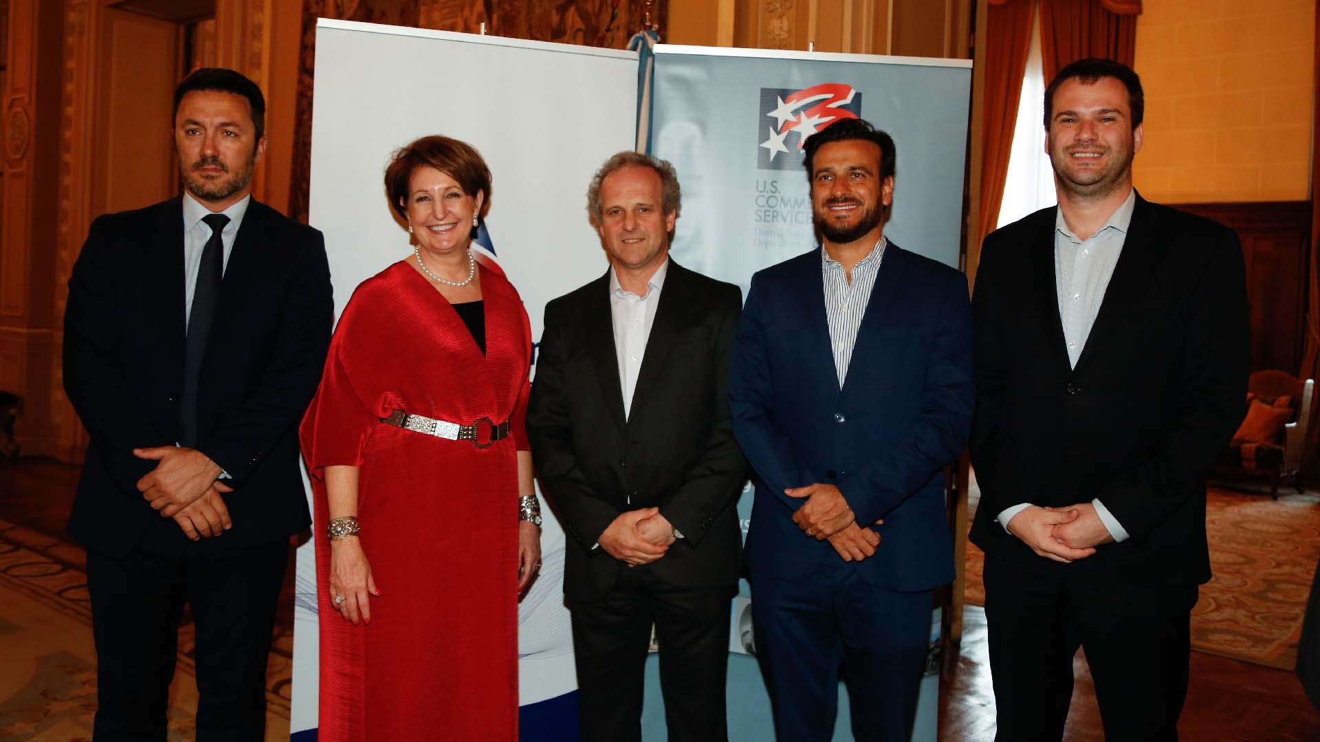 Los diputados Luis Petri, Diego Mestre y Juan Manuel López junto a MaryKay Carlson y Roberto Alexander