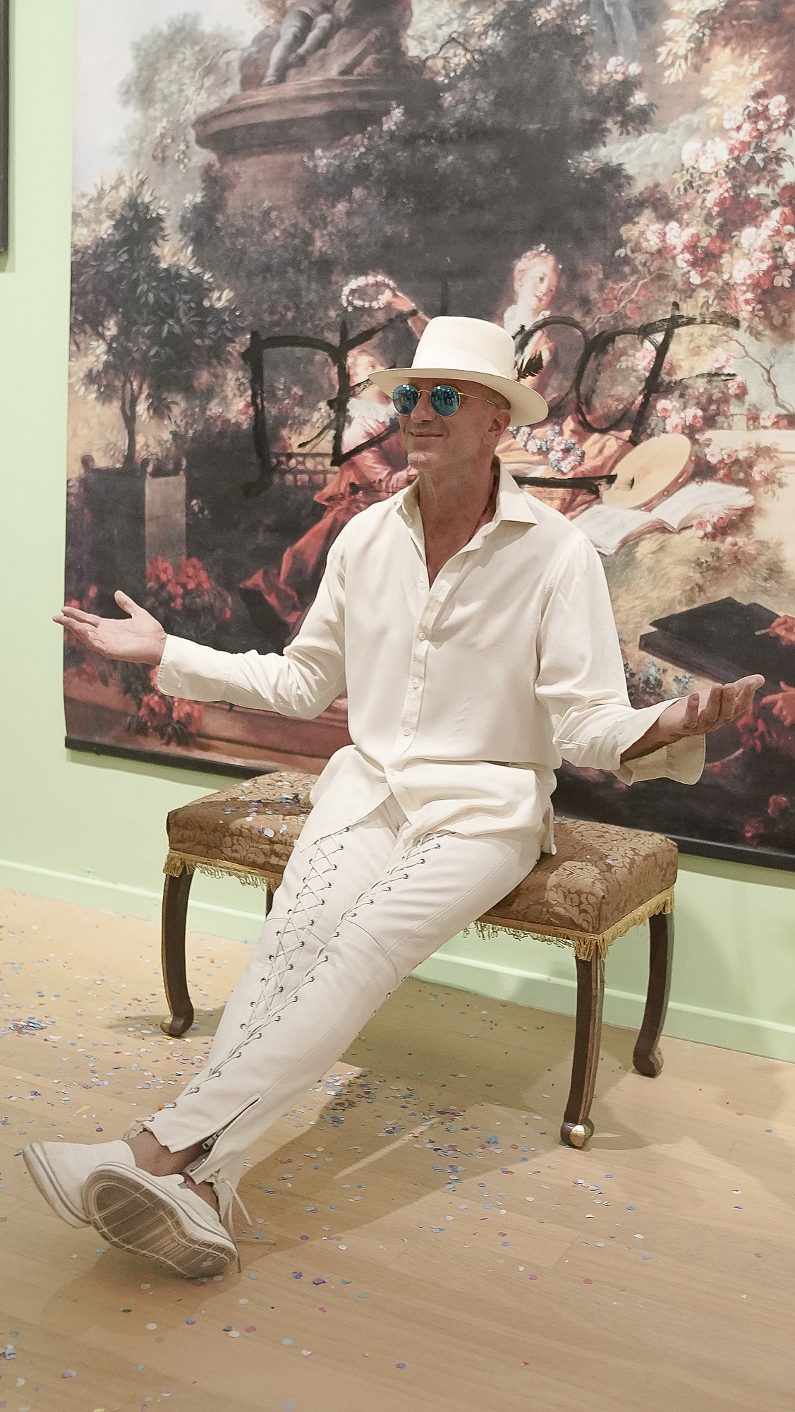 Alan Faena recorrió la muestra de Sergio De Loof