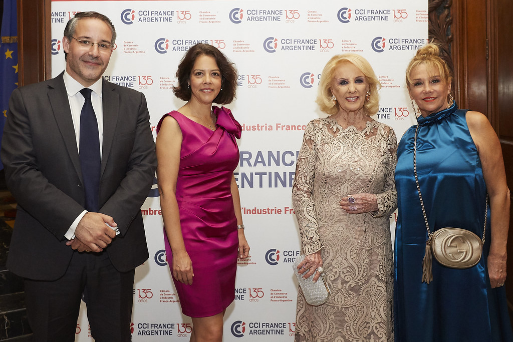 Rodrigo Pérez Graziano, presidente CCI France Argentine; la embajadora de Francia en la Argentina, Claudia Scherer Effosse; Mirtha Legrand y Marcela Tinayre