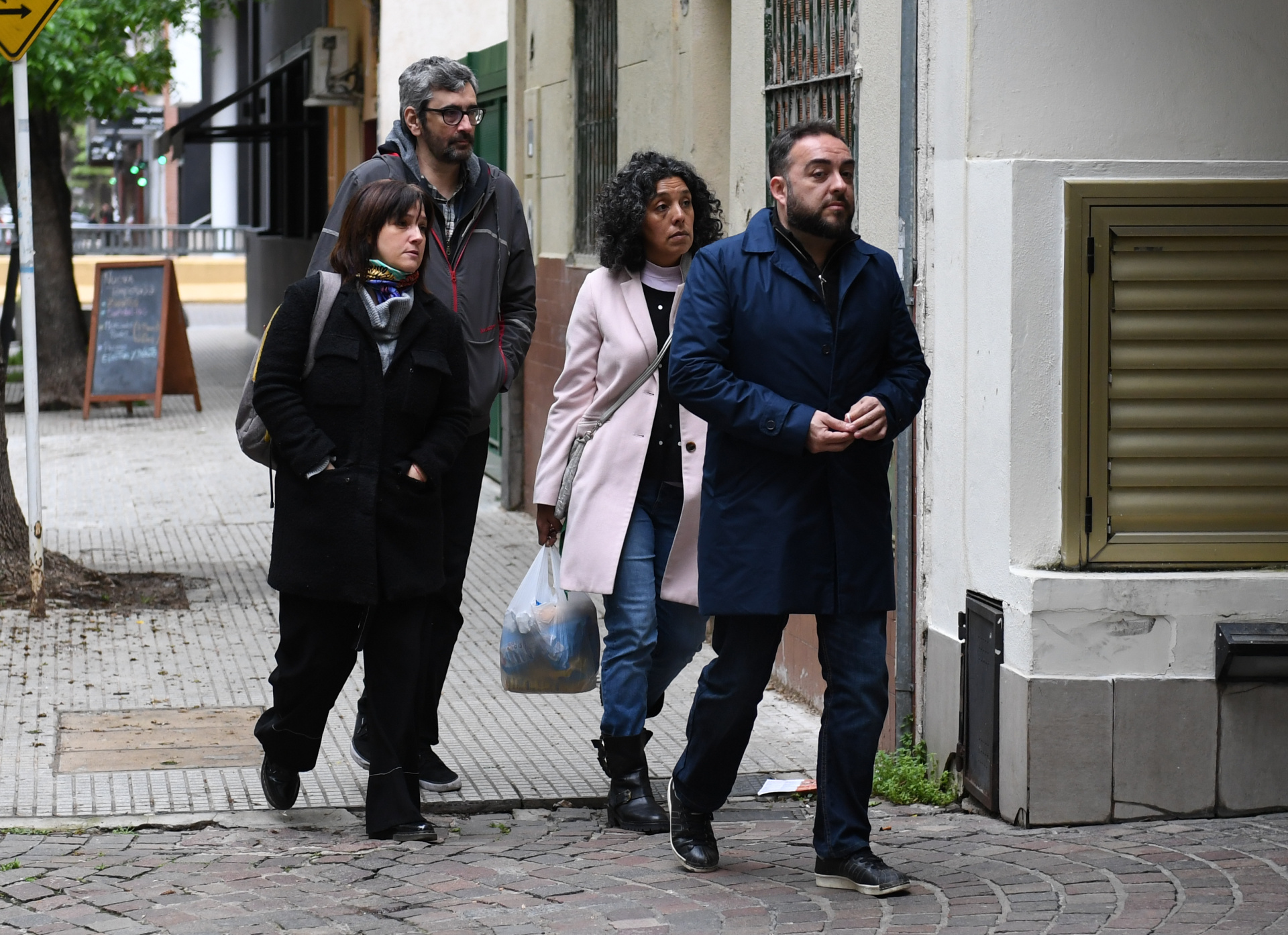 De campera gris el ex gerente de Radio del Plata y actual Director de Programación de Radio 10, Willy Bray, junto a compañeros