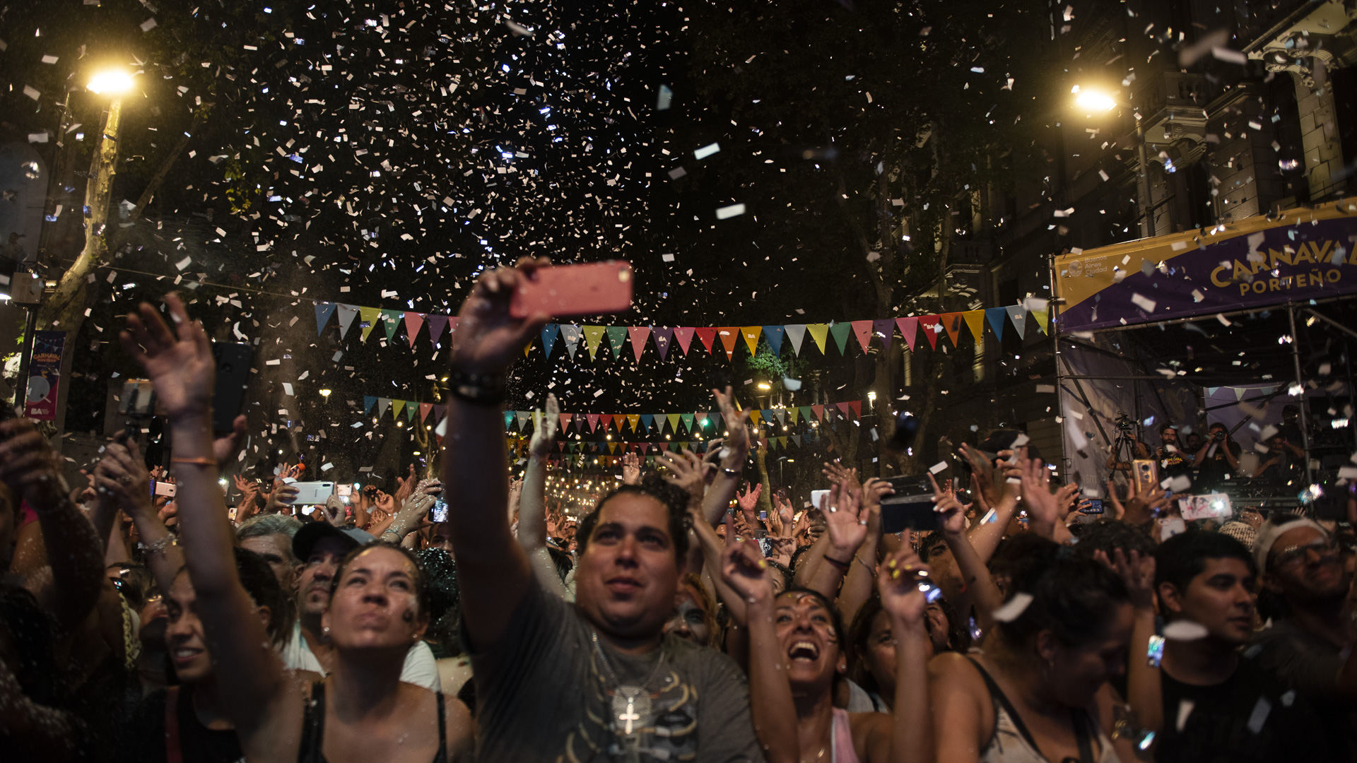 La histórica Avenida de Mayo colmada de espectadores (Fotos: Adrián Escandar)