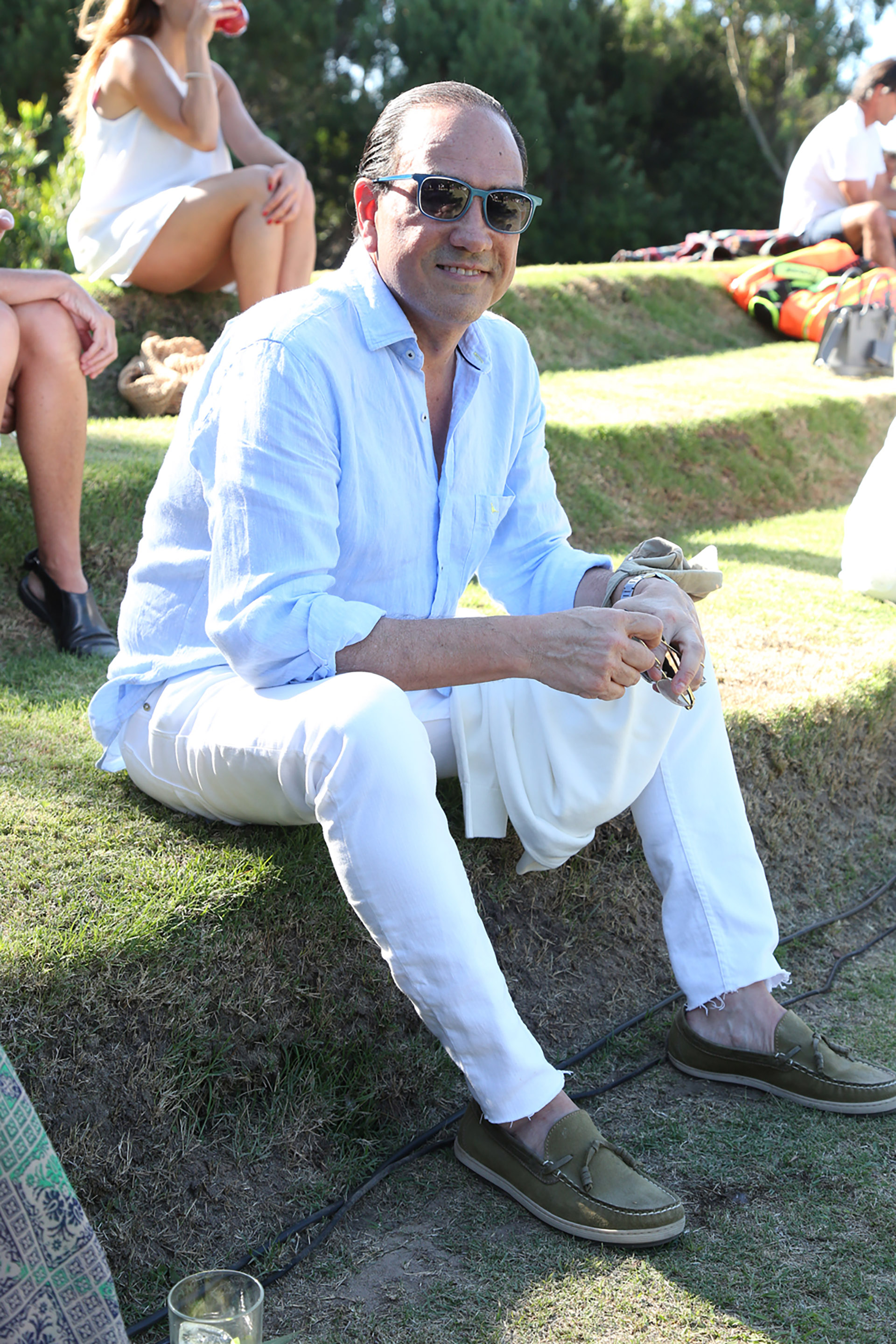 El abogado uruguayo, Carlos Ruiz La Puente, dejó de lado los trajes y se divirtió con este look descontracturado en el torneo de tenis Pro Am
