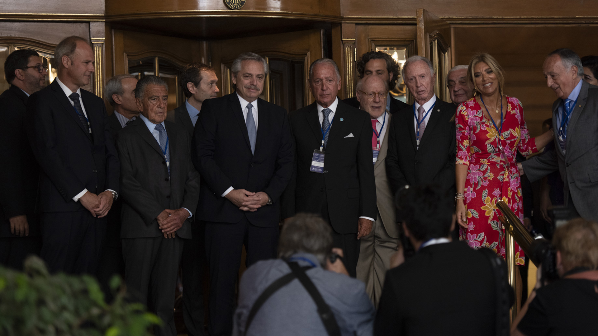 Javier Bolzico, Eduardo Eurnekian; el secretario de Asuntos Estratégicos de la Presidencia, Gustavo Beliz; Alberto Fernández, Daniel Funes de Rioja, Julio Cesar Crivelli, Santiago Cafiero, Jorge Di Fiori, Adelmo Gabbi, Bettina Bulgheroni y Miguel Acevedo
