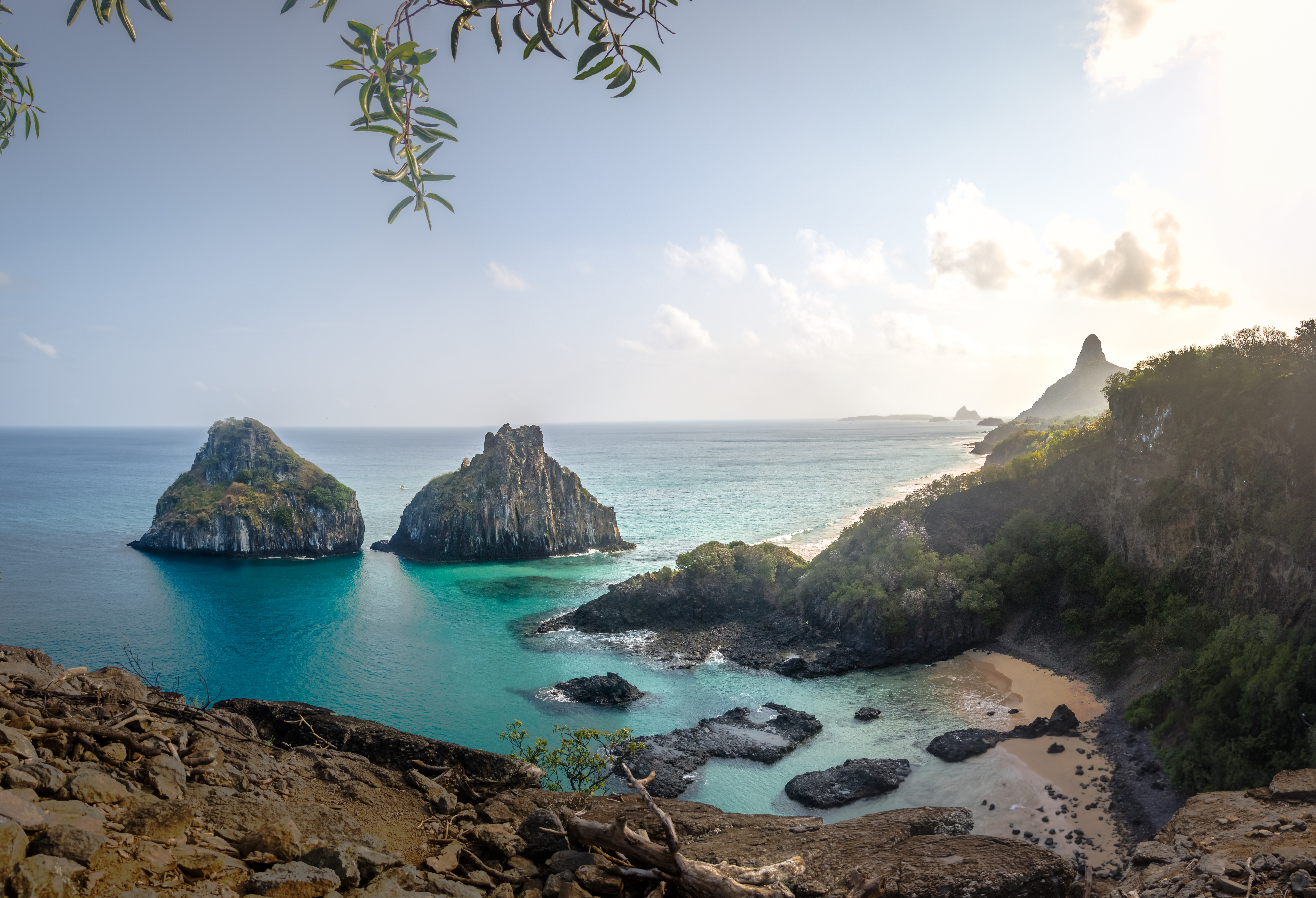 Escondido en el archipiélago de Fernando de Noronha está Baía Dos Porcos, también conocida como la