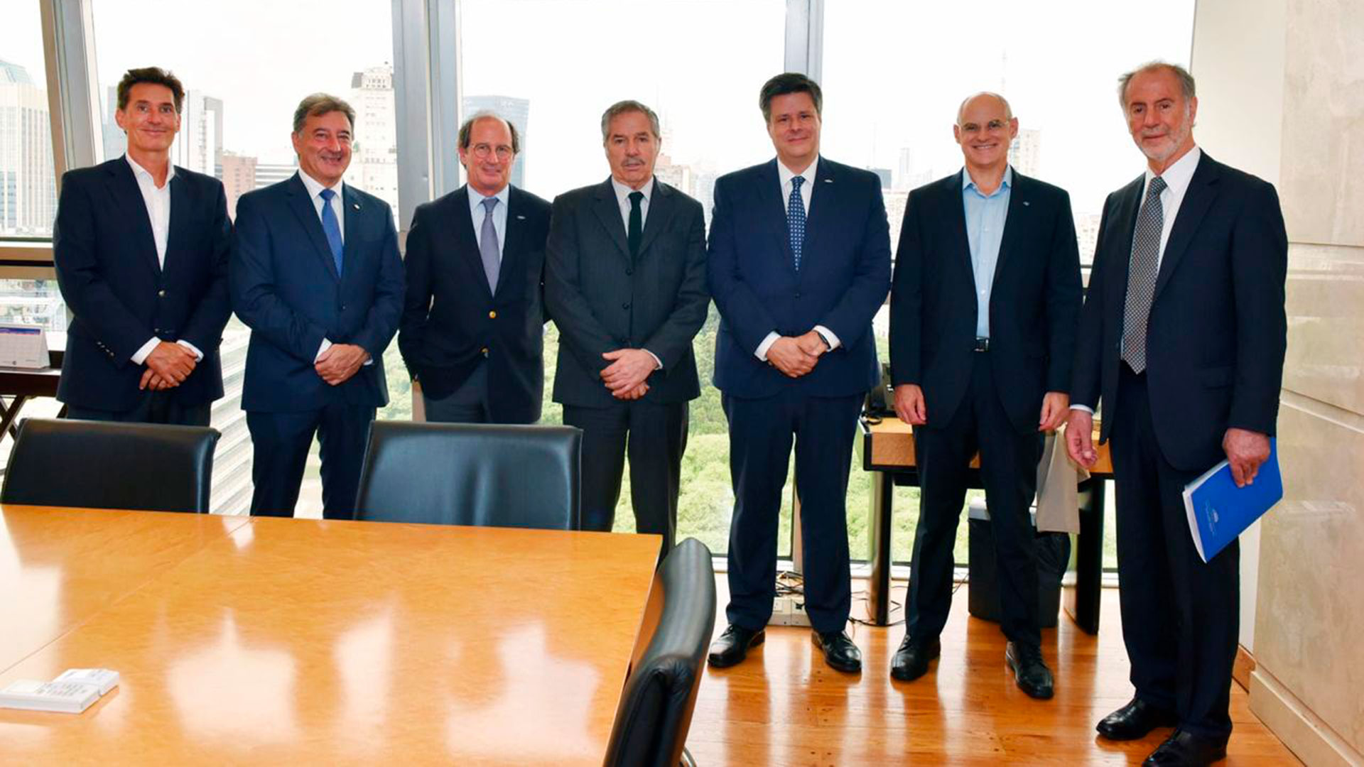 El ministro de Relaciones Exteriores y Comercio Internacional, Felipe Solá, se reunión con los directivos de ADEFA