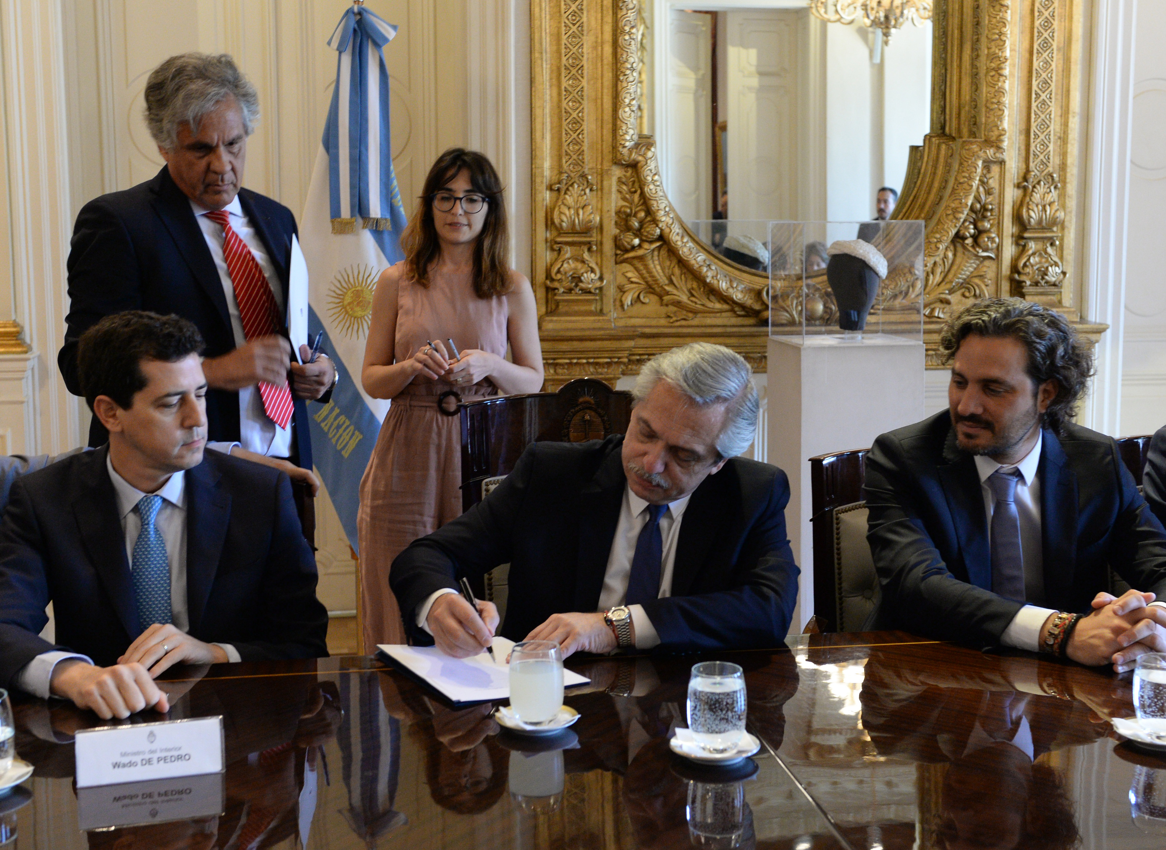 Alberto Fernández junto a Santiago Cafiero y Eduardo "Wado" de Pedro (Presidencia)