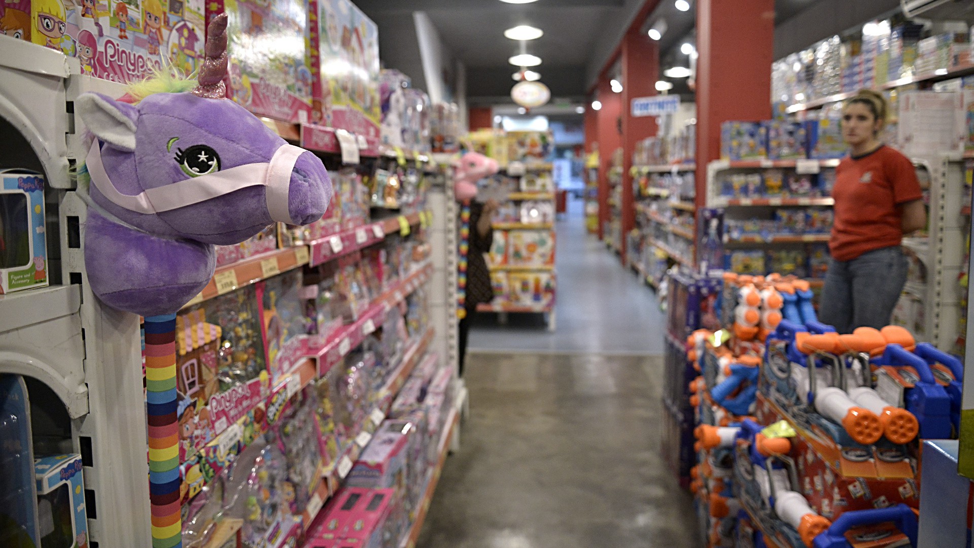 De cara a la navidad, las principales y tradicionales cadenas de todo el país abrieron sus puertas con rebajas en sus precios de hasta un 40%