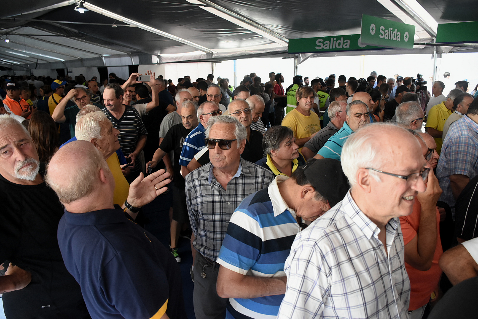 Por la mañana hubo algunos incidentes que demoraron los comicios