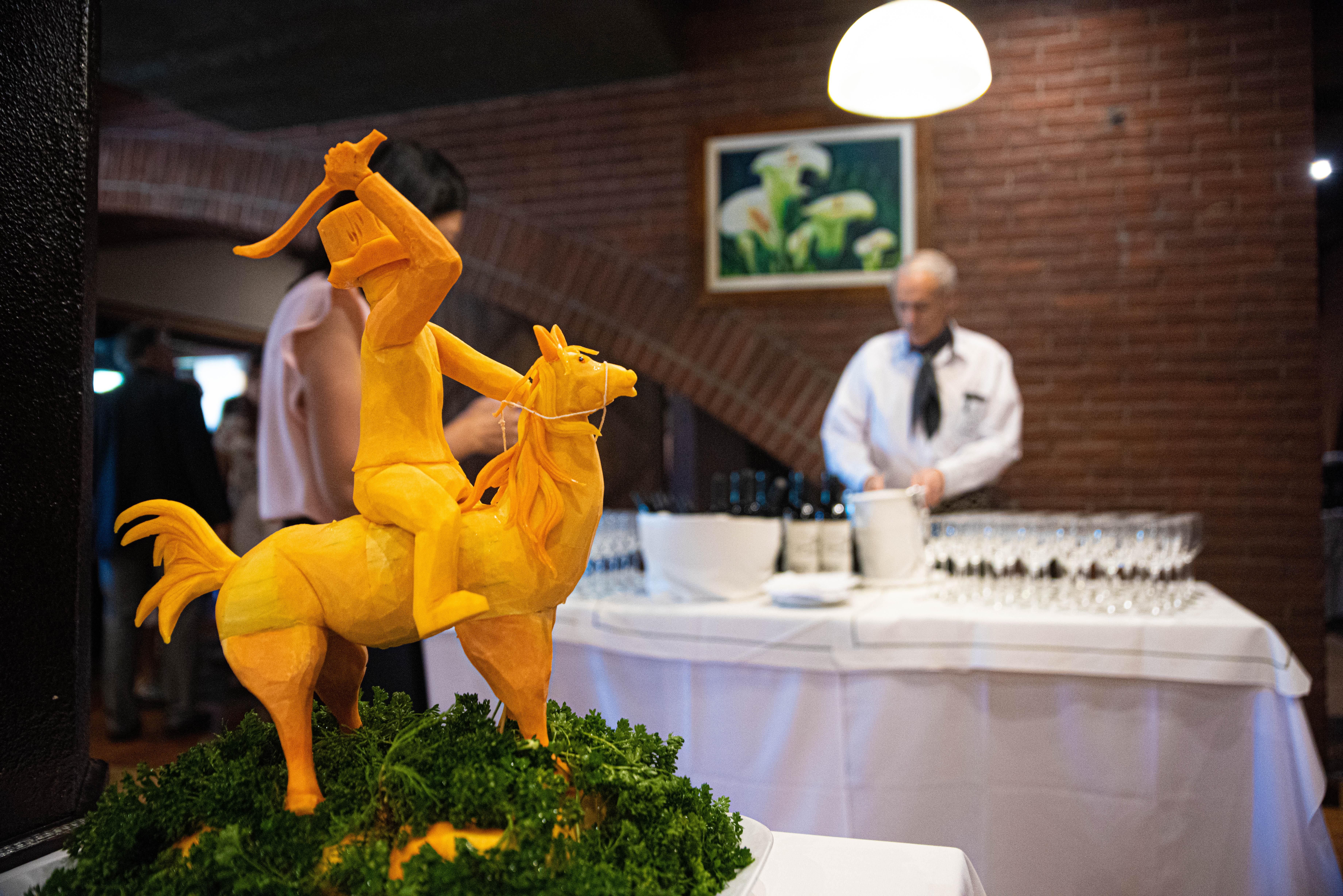 Una escultura realizada con calabaza por los cocineros de la parrilla