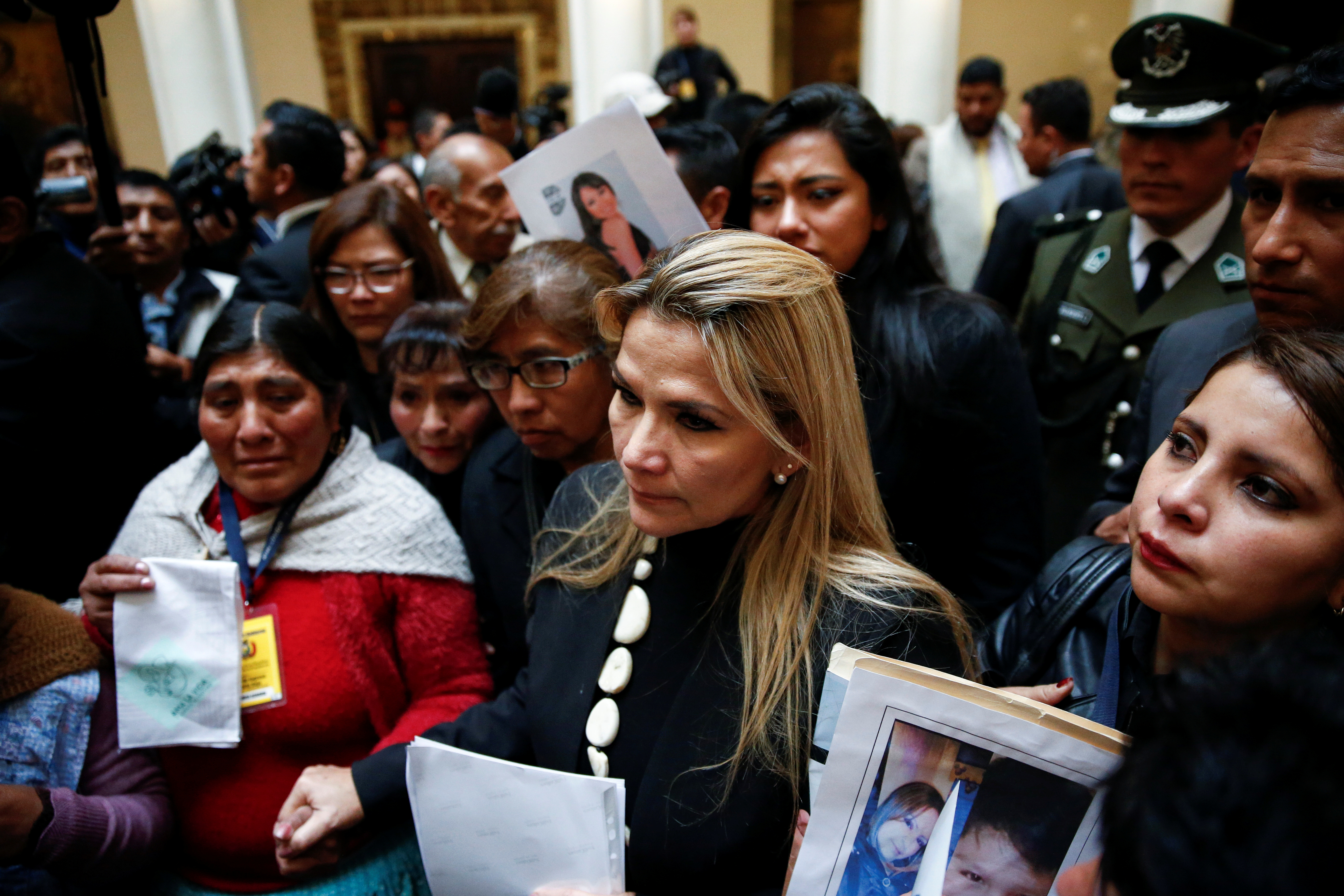 Añez en Palacio Presidencial en La Paz. (REUTERS/David Mercado)