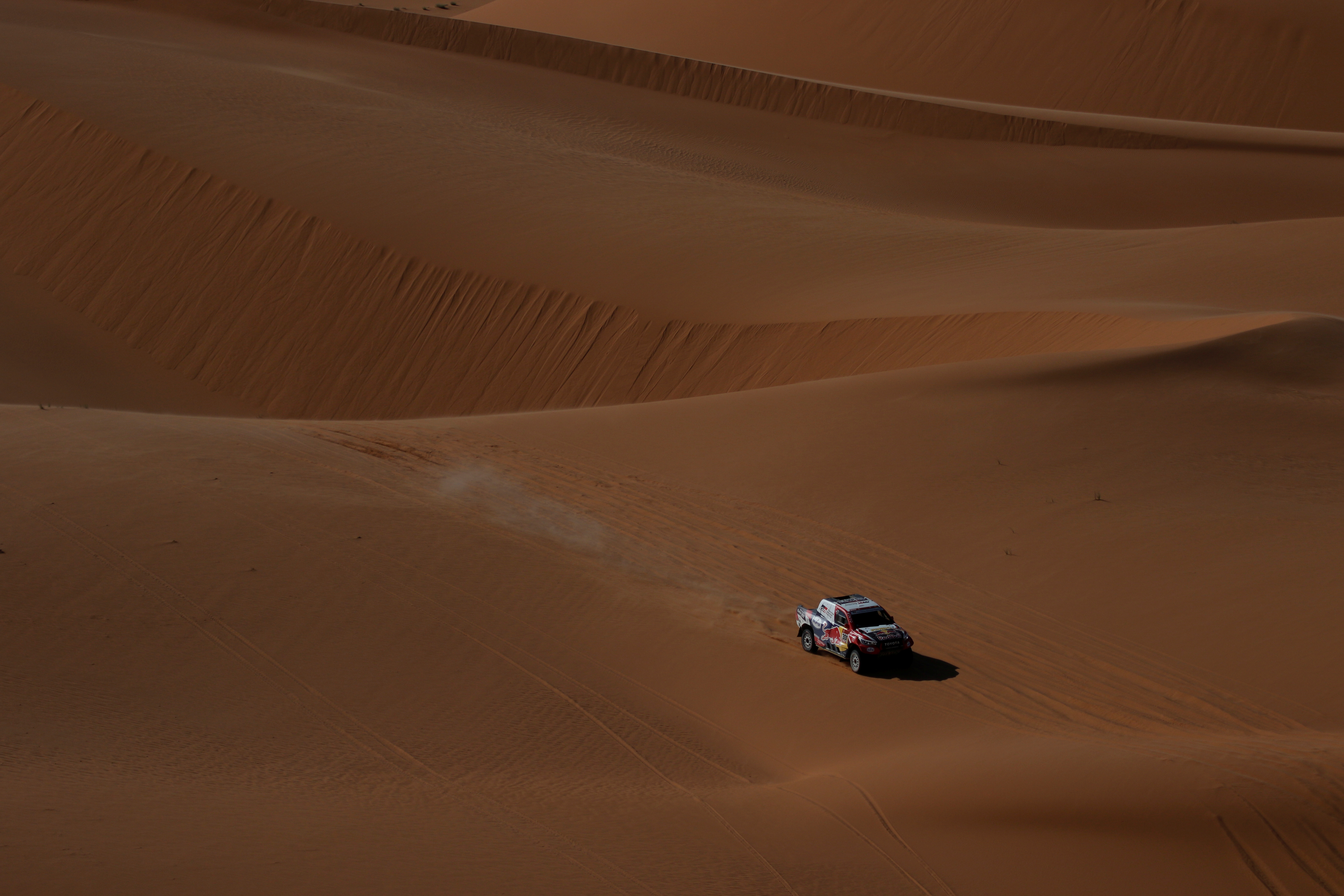Sainz reforzó su liderato en la general, a dos jornadas del final, después de que el martes el catarí Nasser Al-Attiyah (Toyota) se hubiera colocado a solo 24 segundos