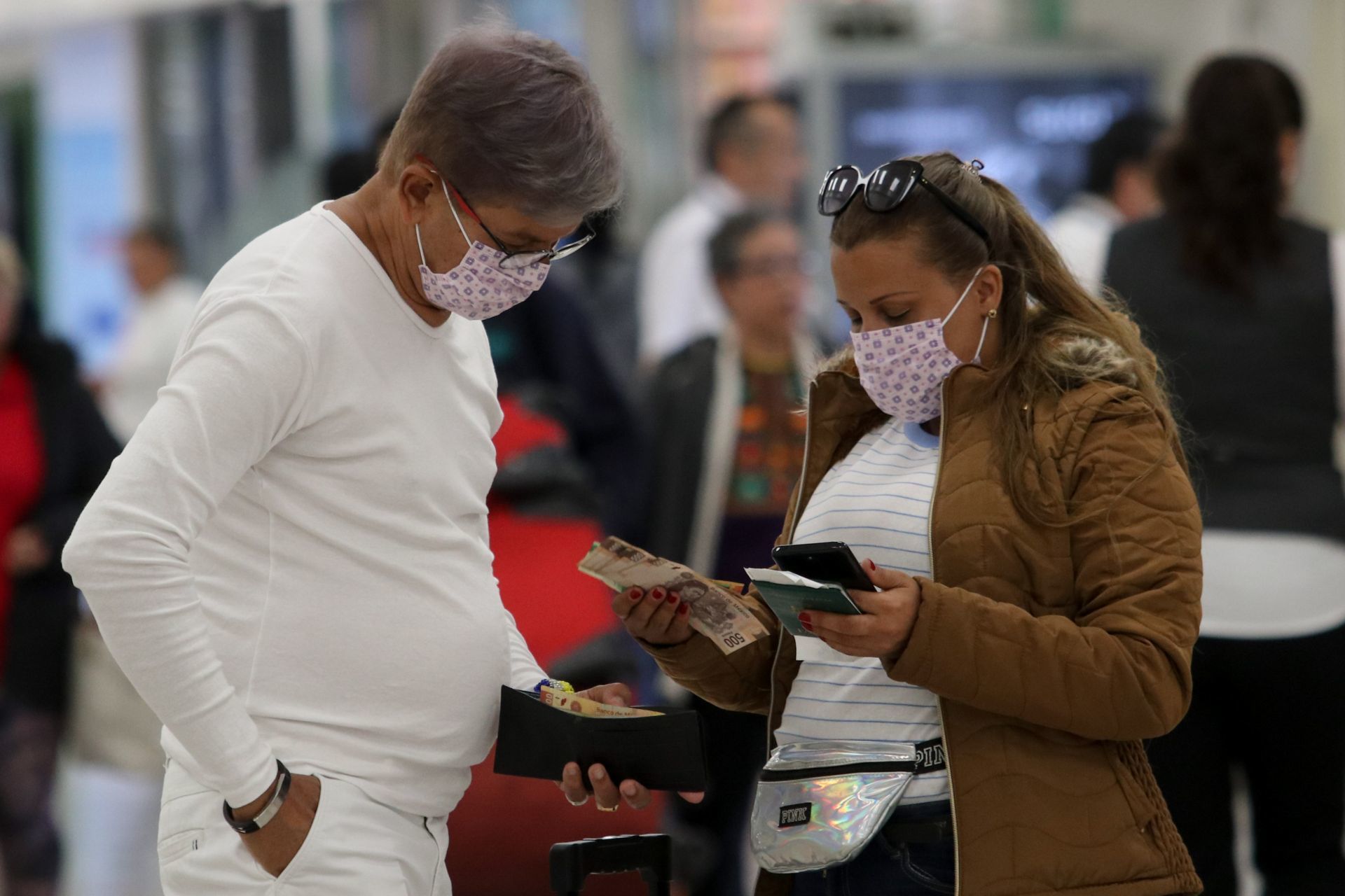 La SSa confirmó que hay 2,623 pacientes sospechosos y 4,341 casos fueron negativos (Foto: Graciela López/ Cuartoscuro)