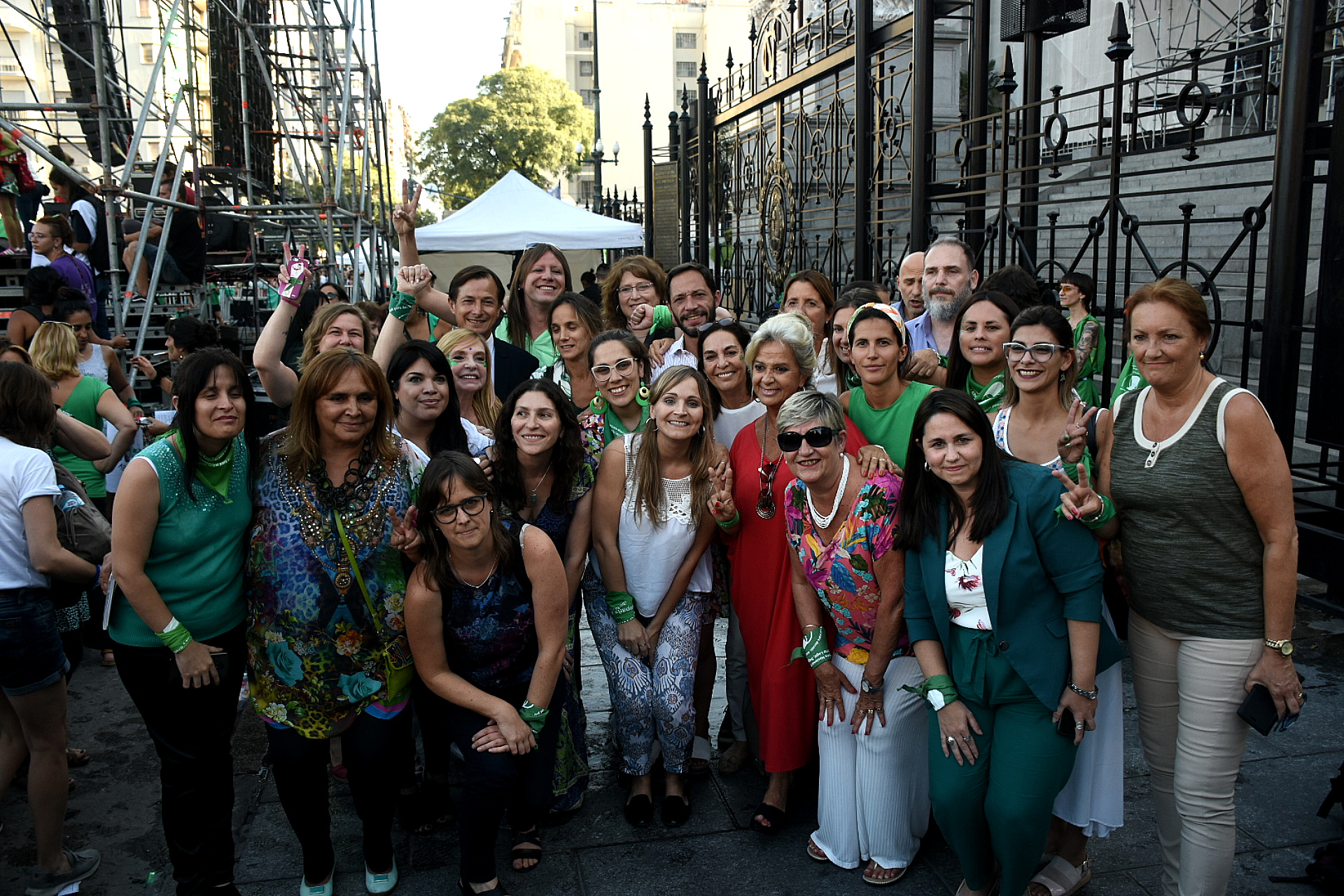 Los legisladores de diferentes partidos que apoyan la legalización del aborto