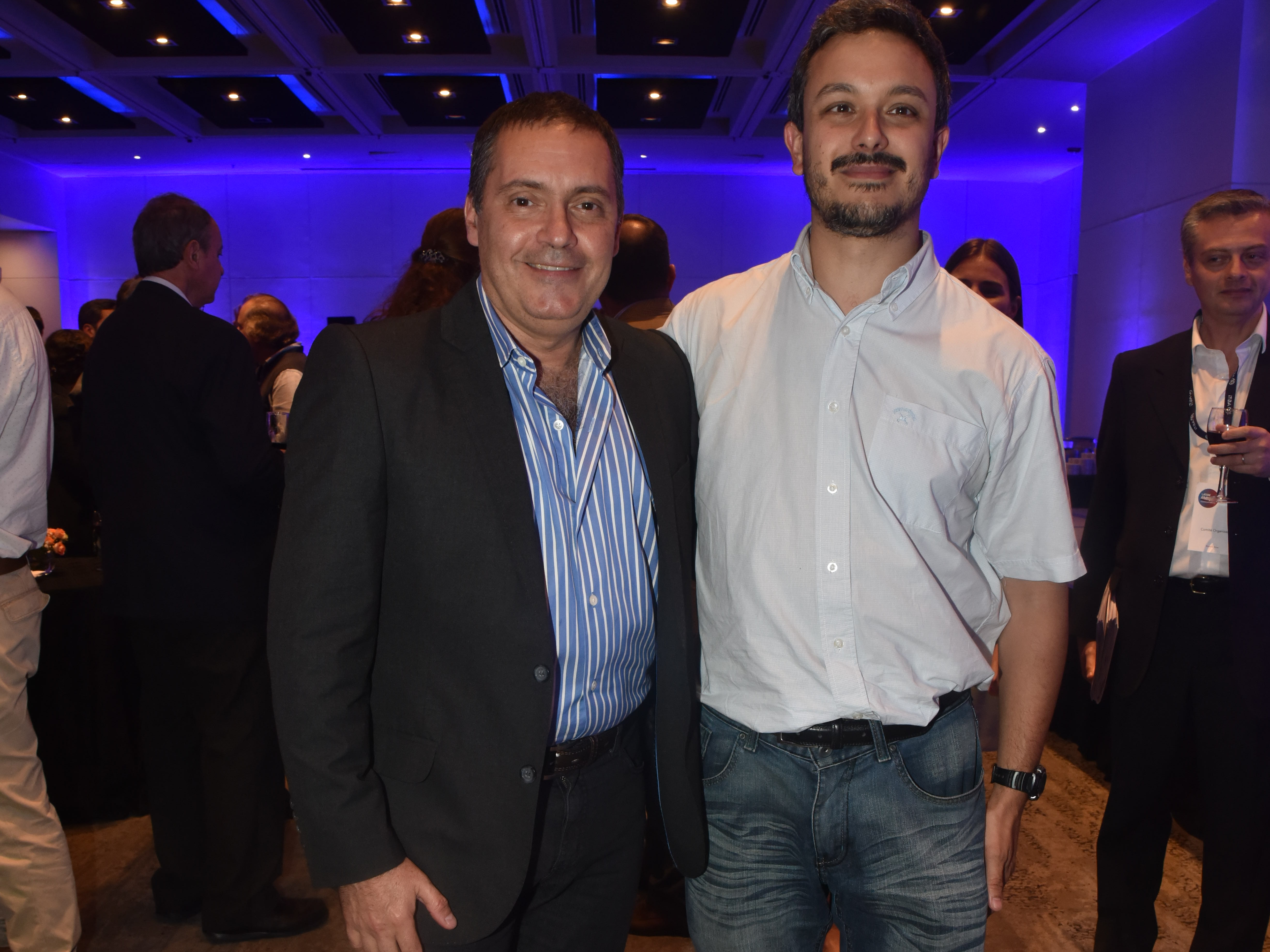 Marcelo Vázquez y Leandro Monsalve (Argentina) desarrollaron el proyecto BoneFIT que consiste en fabricar un hueso artificial para dar respuesta al problema de pérdida ósea por traumatismos o patologías. Se produce a medida para cada paciente, modelando a partir de imágenes tomográficas y se materializa mediante una impresora 3D.