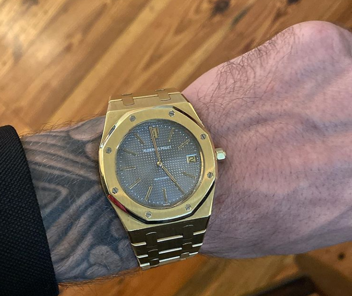 Bieber publicó hoy en su cuenta oficial de Instagram una imagen de un reloj que, según dijo el artista, se había comprado él mismo como "pequeño regalo de boda" (Foto: Instagram)