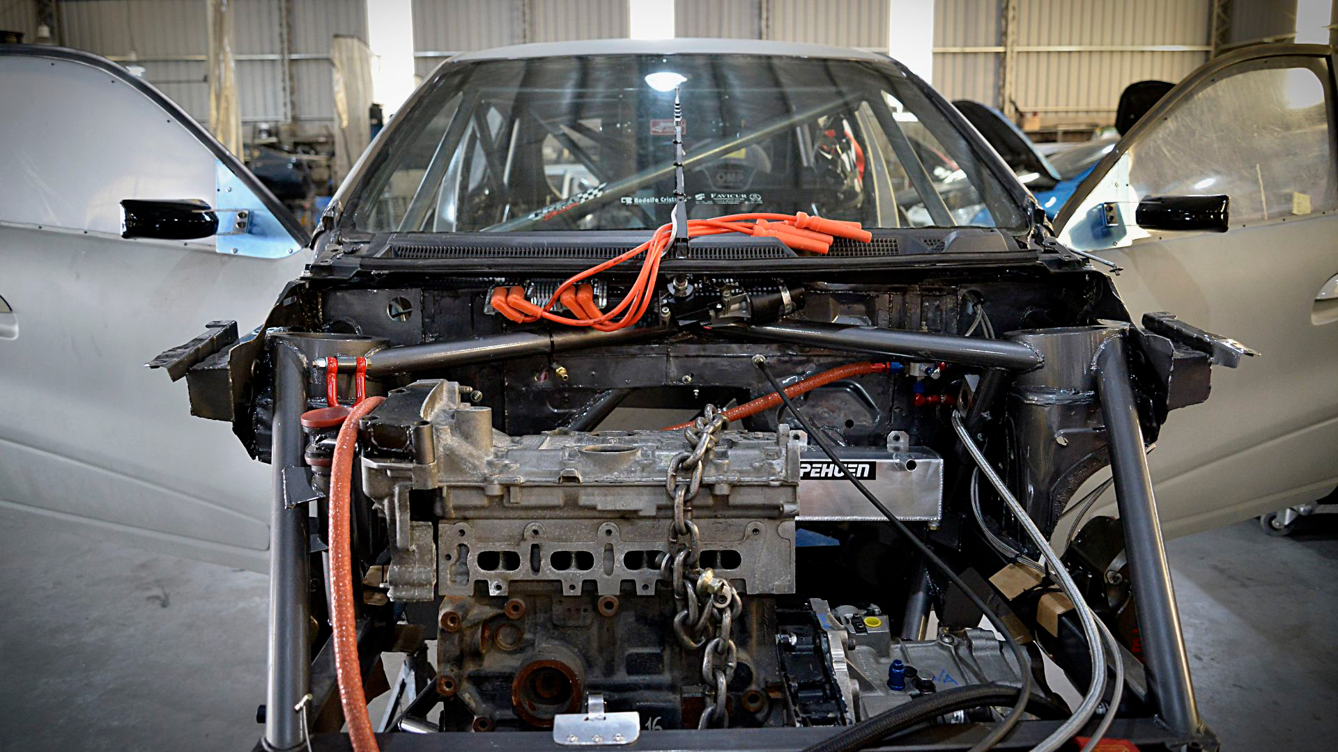 Gustavo Gavottiun auto de calle a uno de carrera