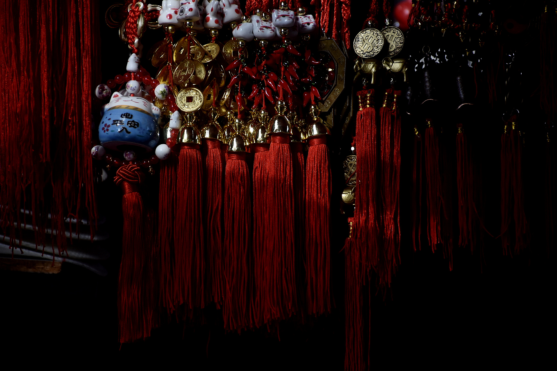 Las calles fueron adornadas con todo el color de la cultura oriental. El rojo ahuyenta a los malos espíritus, según la idiosincracia china.