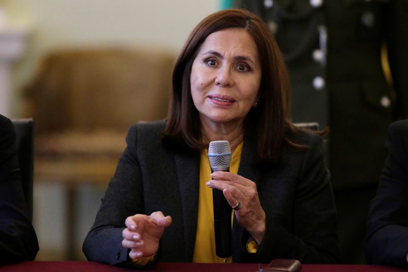 La ministra de Relaciones Exteriores de Bolivia, Karen Longaric, asiste a una conferencia de prensa en La Paz. 23 de diciembre de 2019. REUTERS/David Mercado