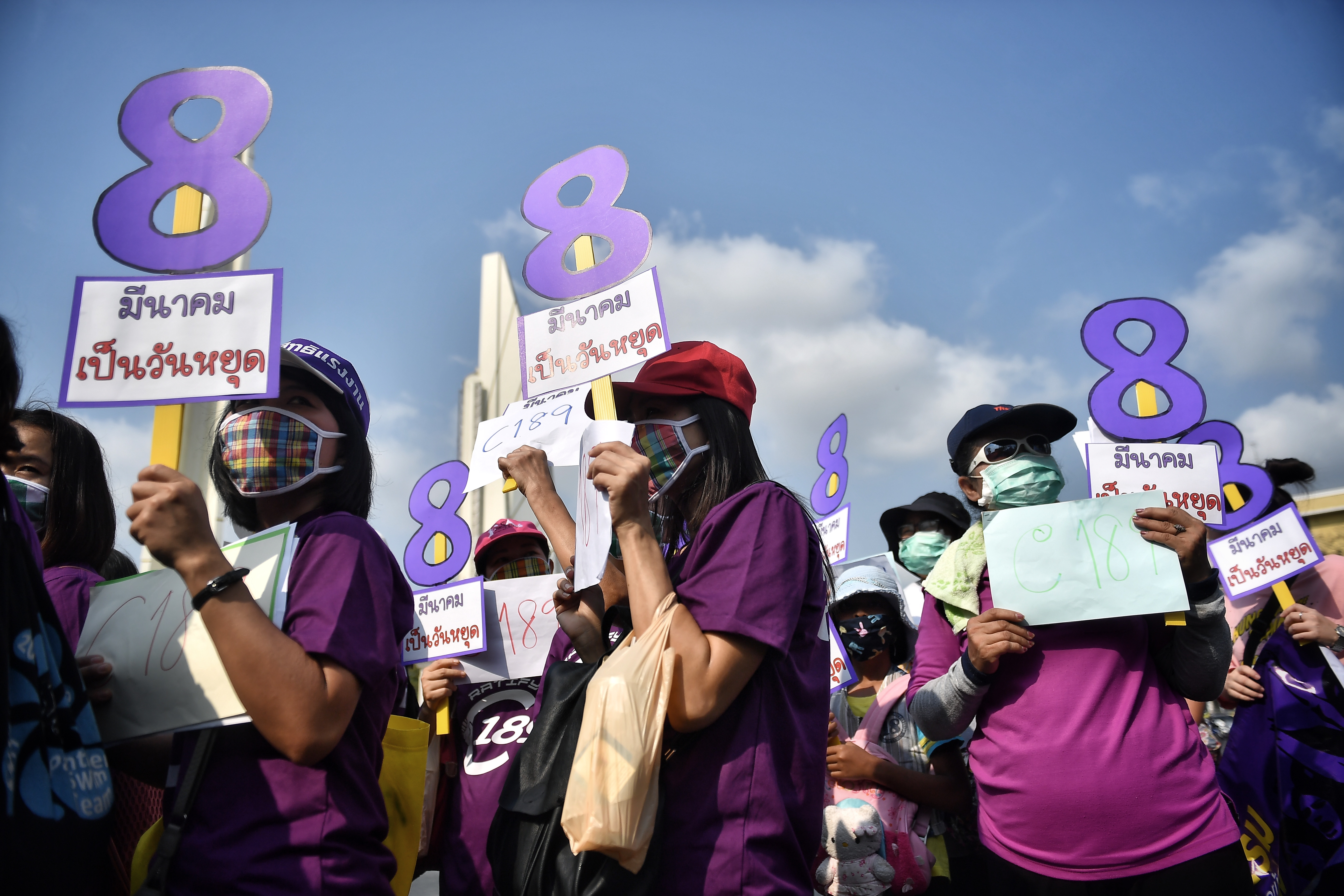 La marcha en Bangkok (Lillian SUWANRUMPHA / AFP)