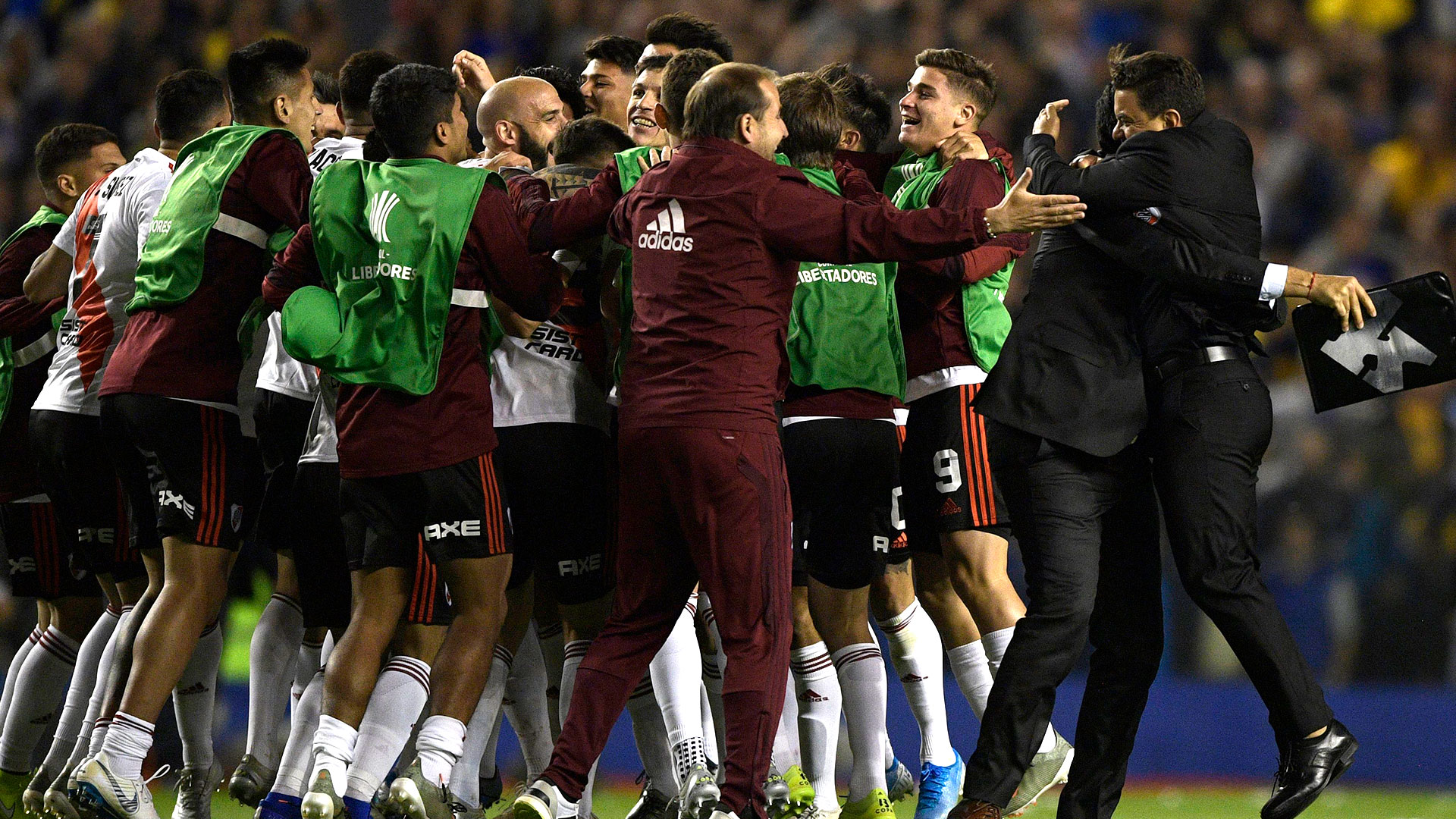 Los jugadores, los asistentes, Gallardo y Matías Biscay