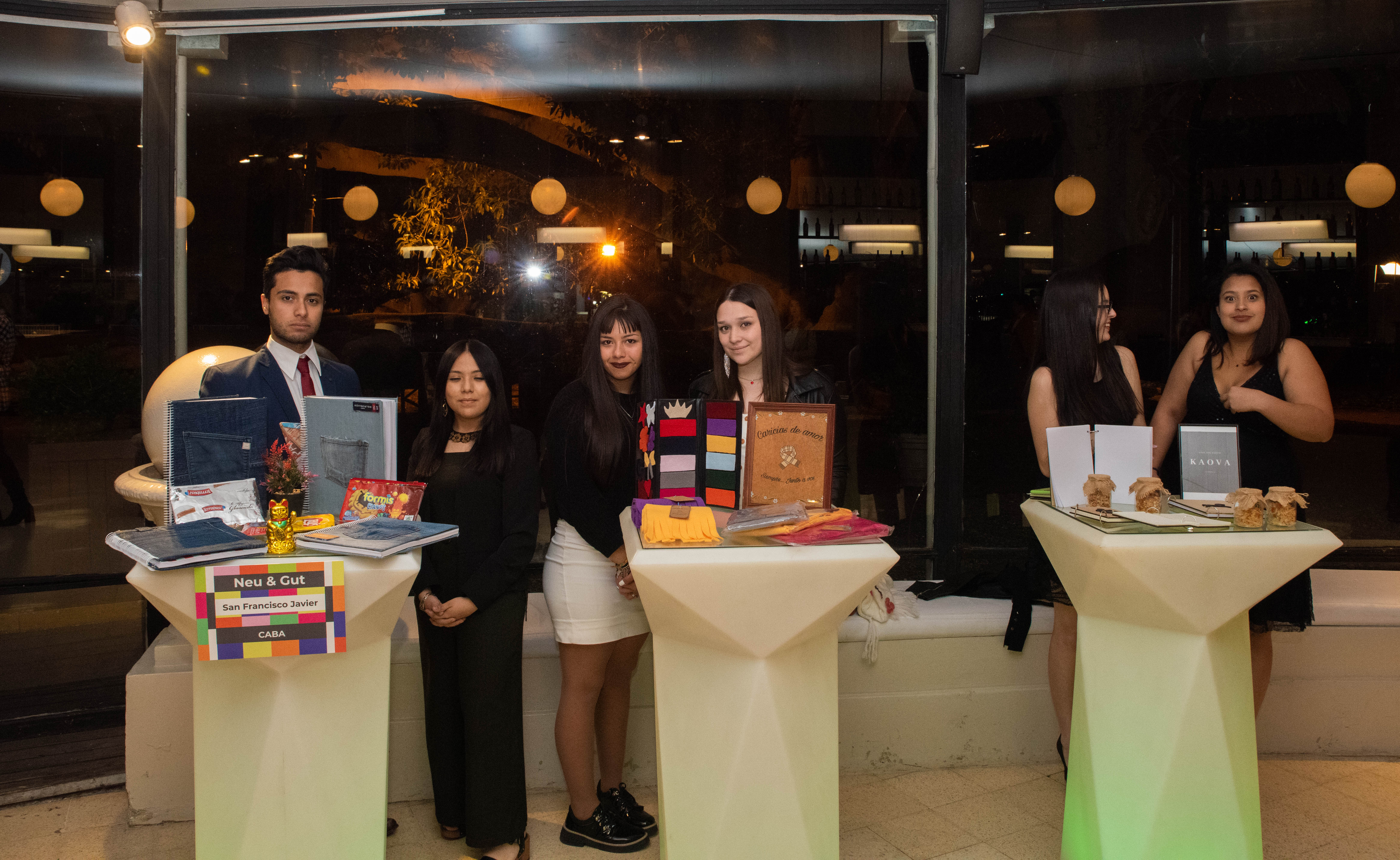 Alumnos de distintas escuelas, que forman parte del programa Junior Achievement, presentaron sus emprendimientos